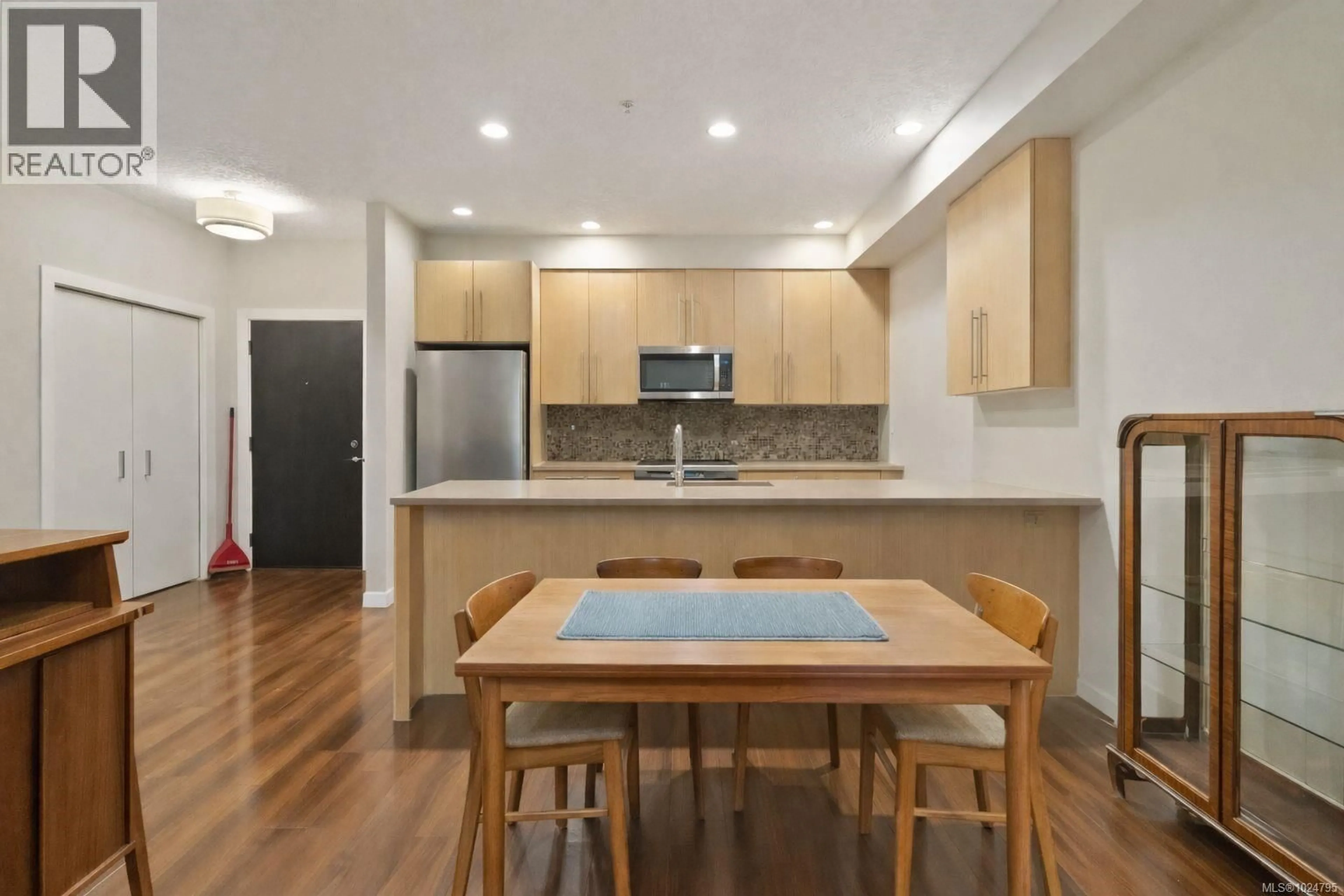 Unknown for 112 - 4529 WEST SAANICH ROAD, Saanich British Columbia V8Z3G3