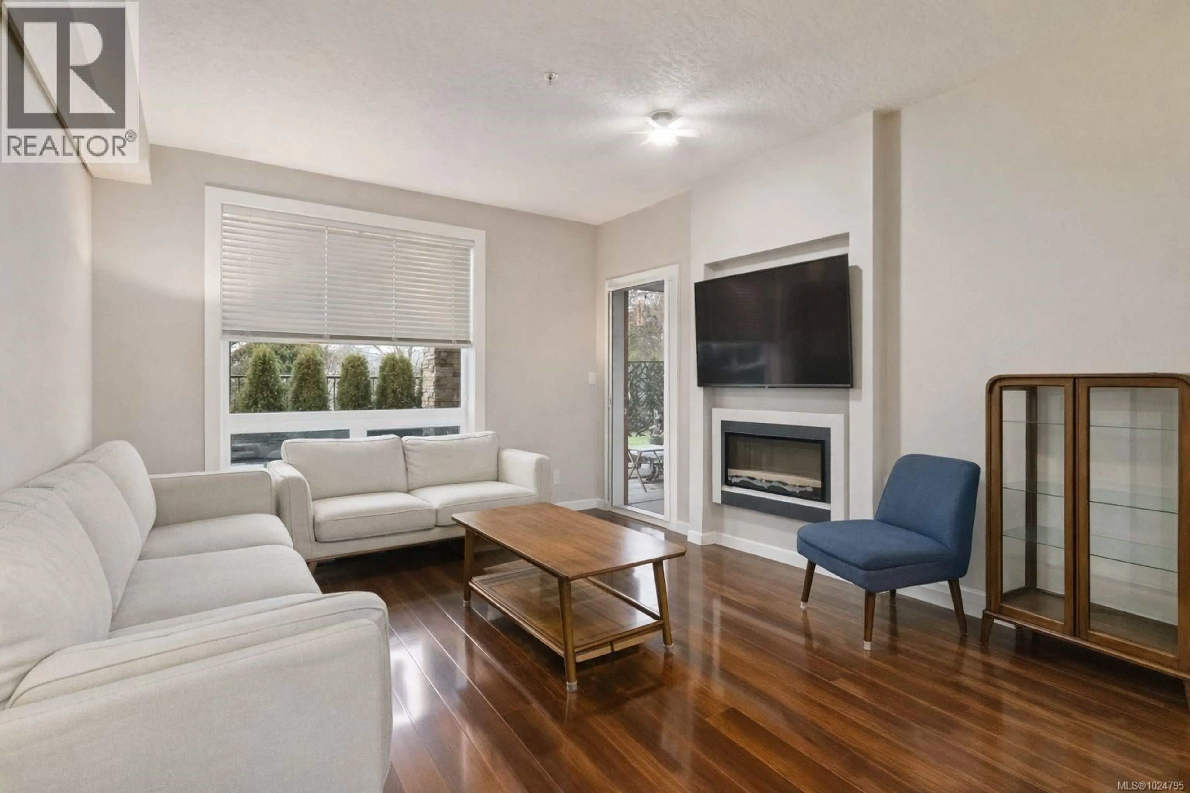 Living room with furniture, unknown for 112 - 4529 WEST SAANICH ROAD, Saanich British Columbia V8Z3G3