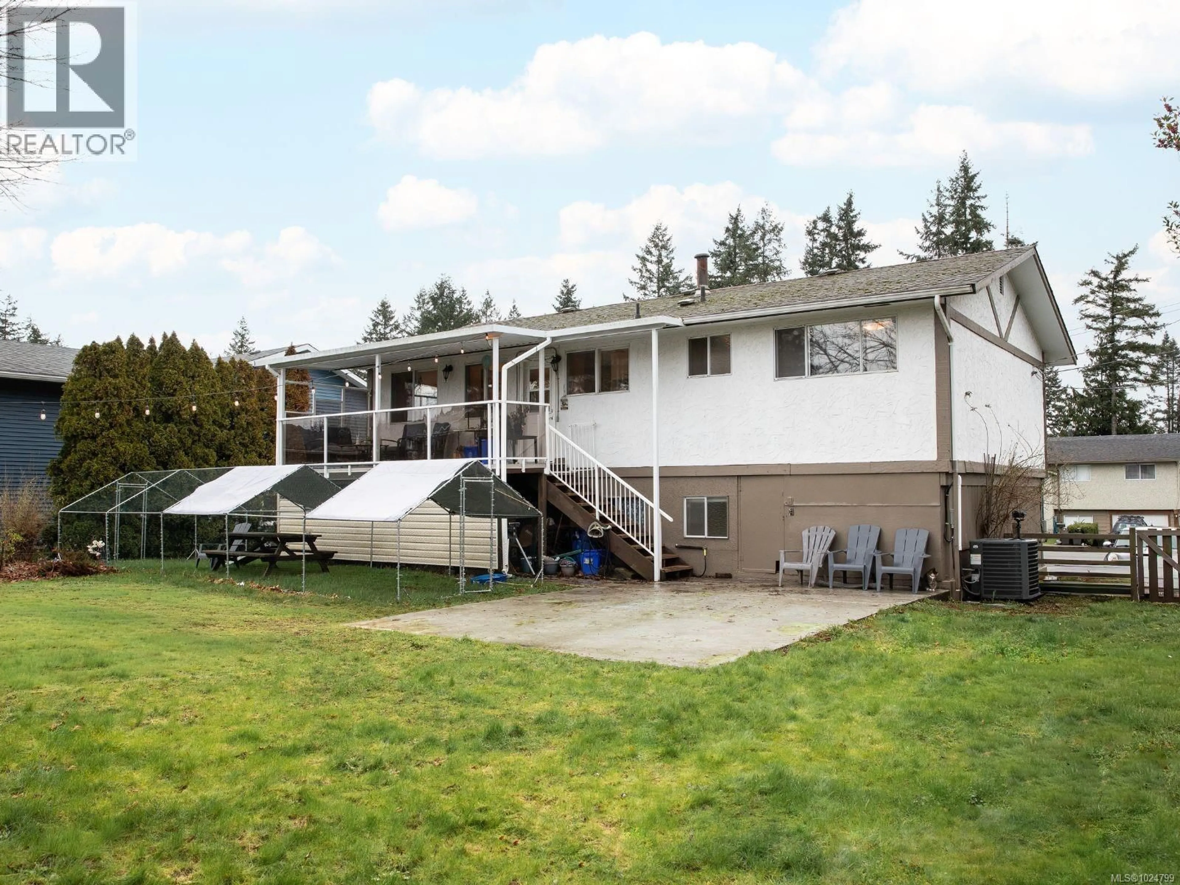 Home with vinyl exterior material, unknown for 1920 COUGAR CRESCENT, Comox British Columbia V9M2K5