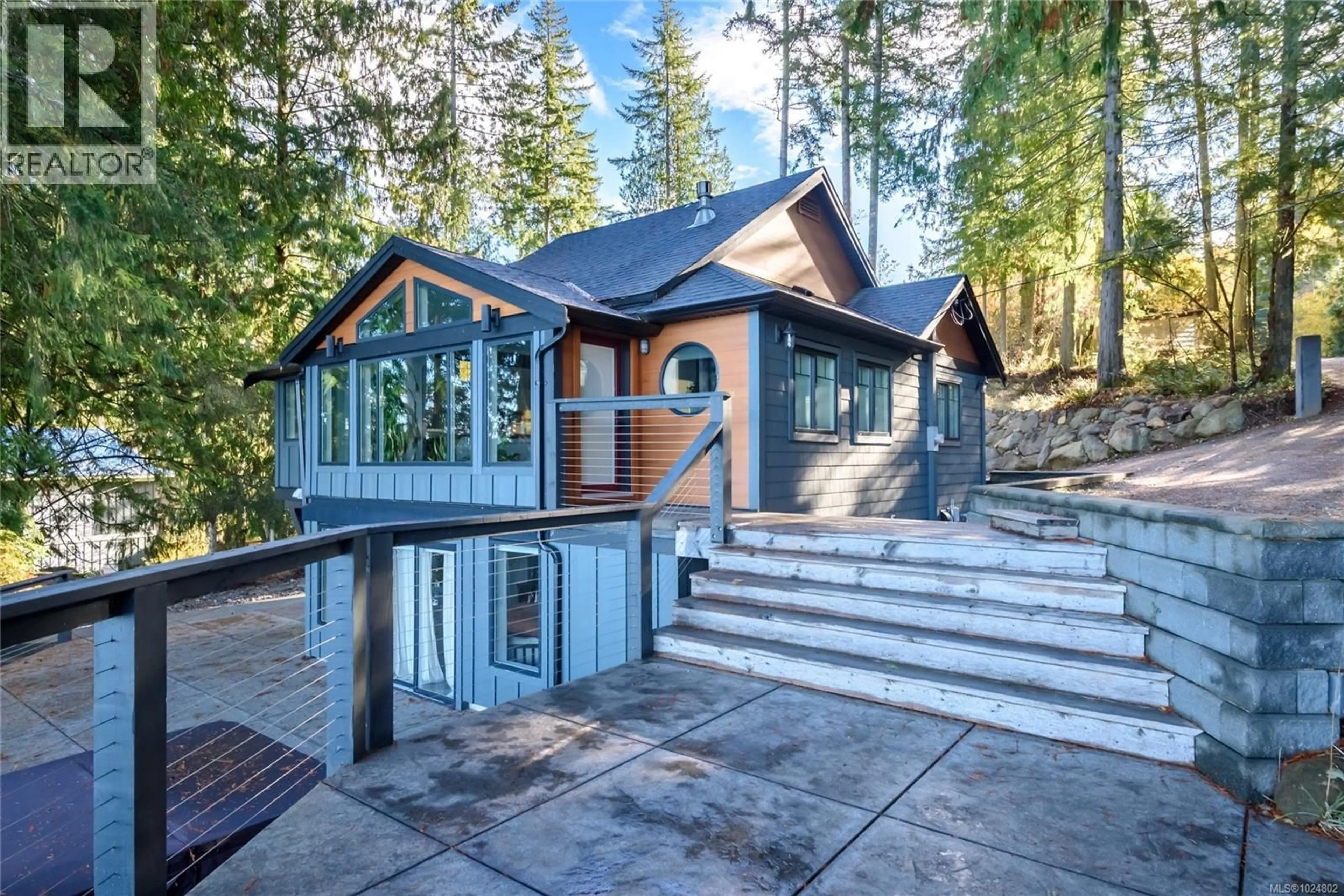 Home with vinyl exterior material, unknown for 111 HORBURY ROAD, Cumberland British Columbia V0R1S0