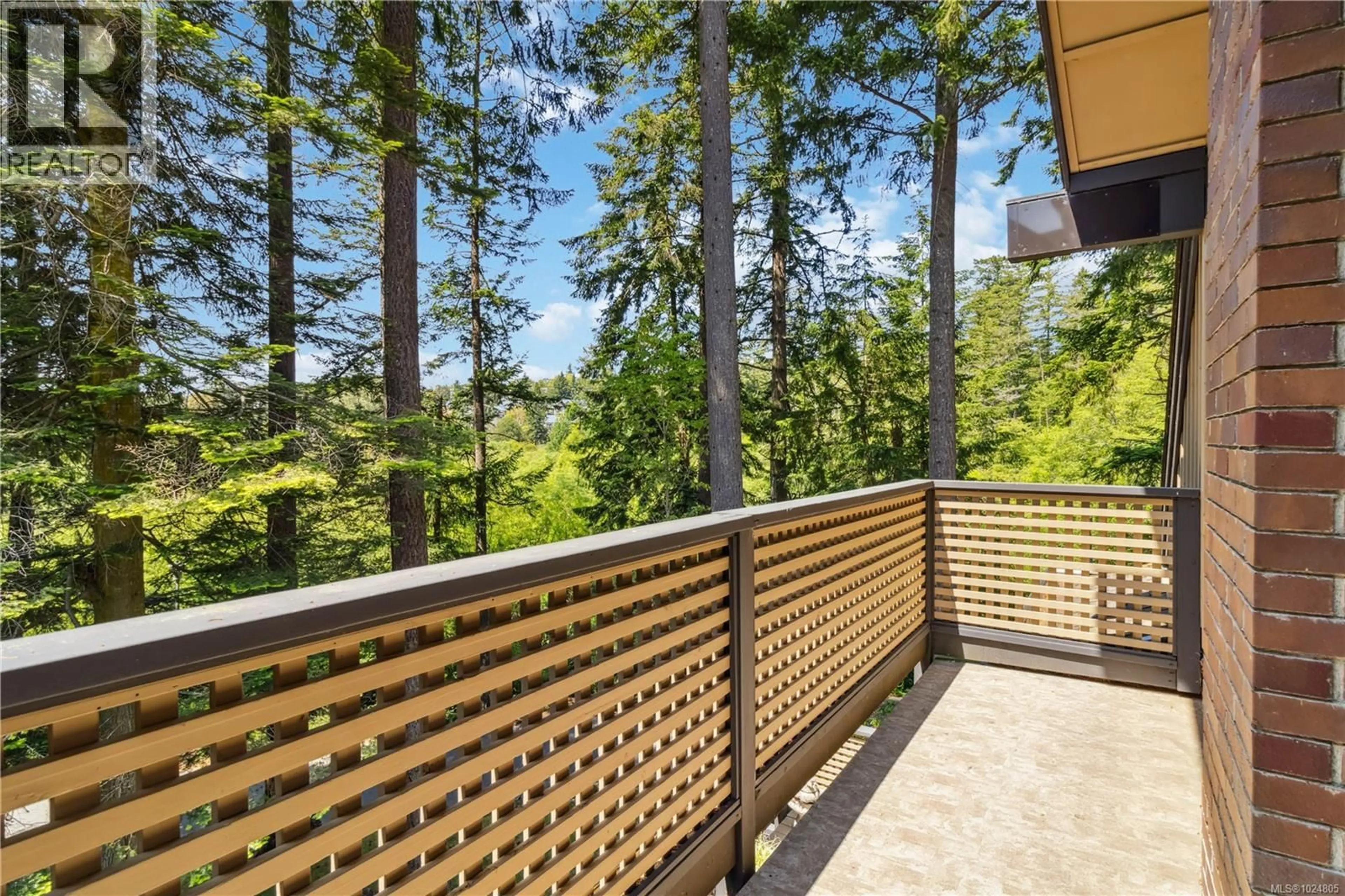 Patio, forest/trees view for 1 - 981 FIR TREE GLEN, Saanich British Columbia V8X5B8