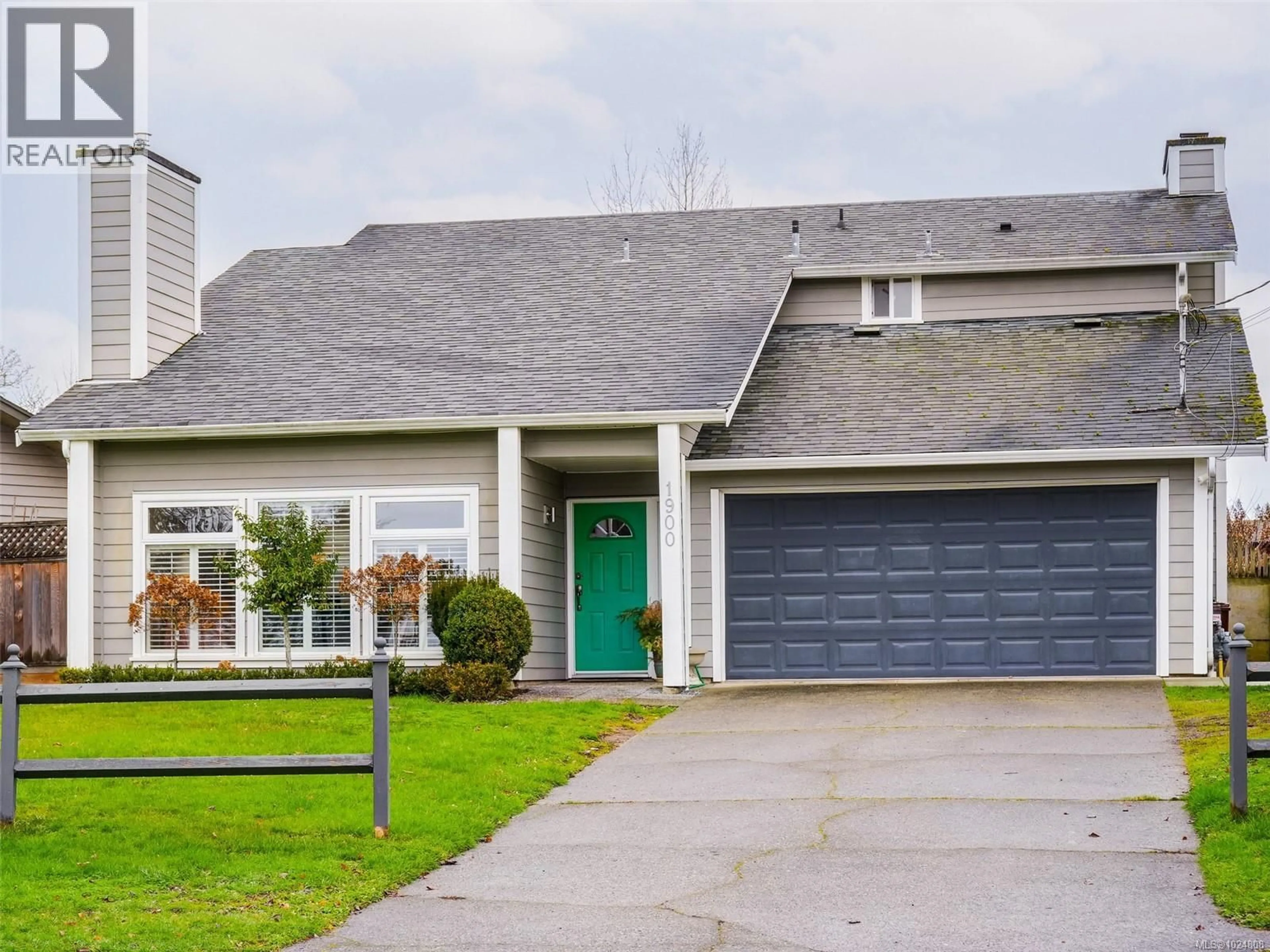 Home with vinyl exterior material, street for 1900 MOUNT NEWTON CROSS ROAD, Central Saanich British Columbia V8M1K8