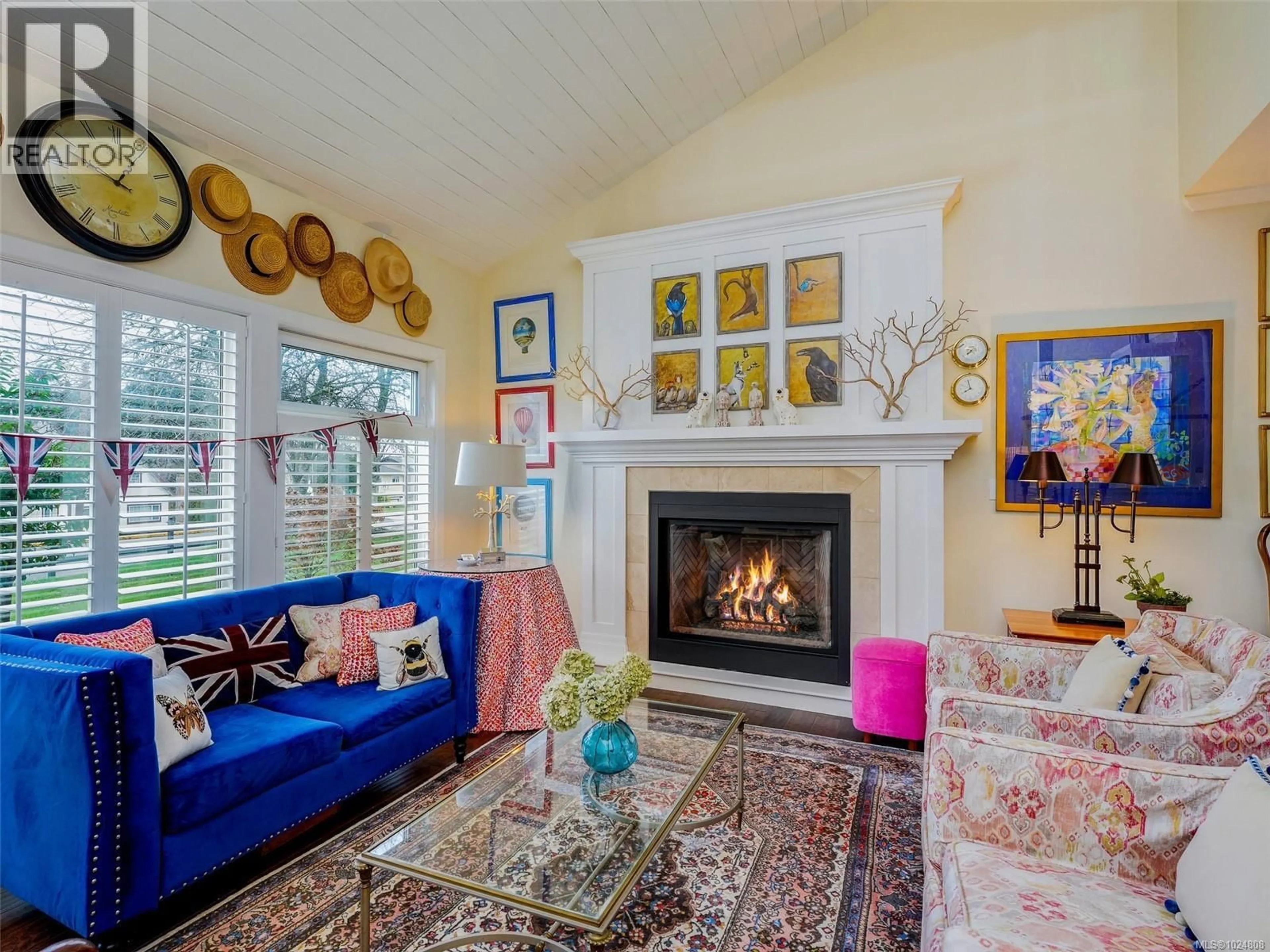 Living room with furniture, unknown for 1900 MOUNT NEWTON CROSS ROAD, Central Saanich British Columbia V8M1K8