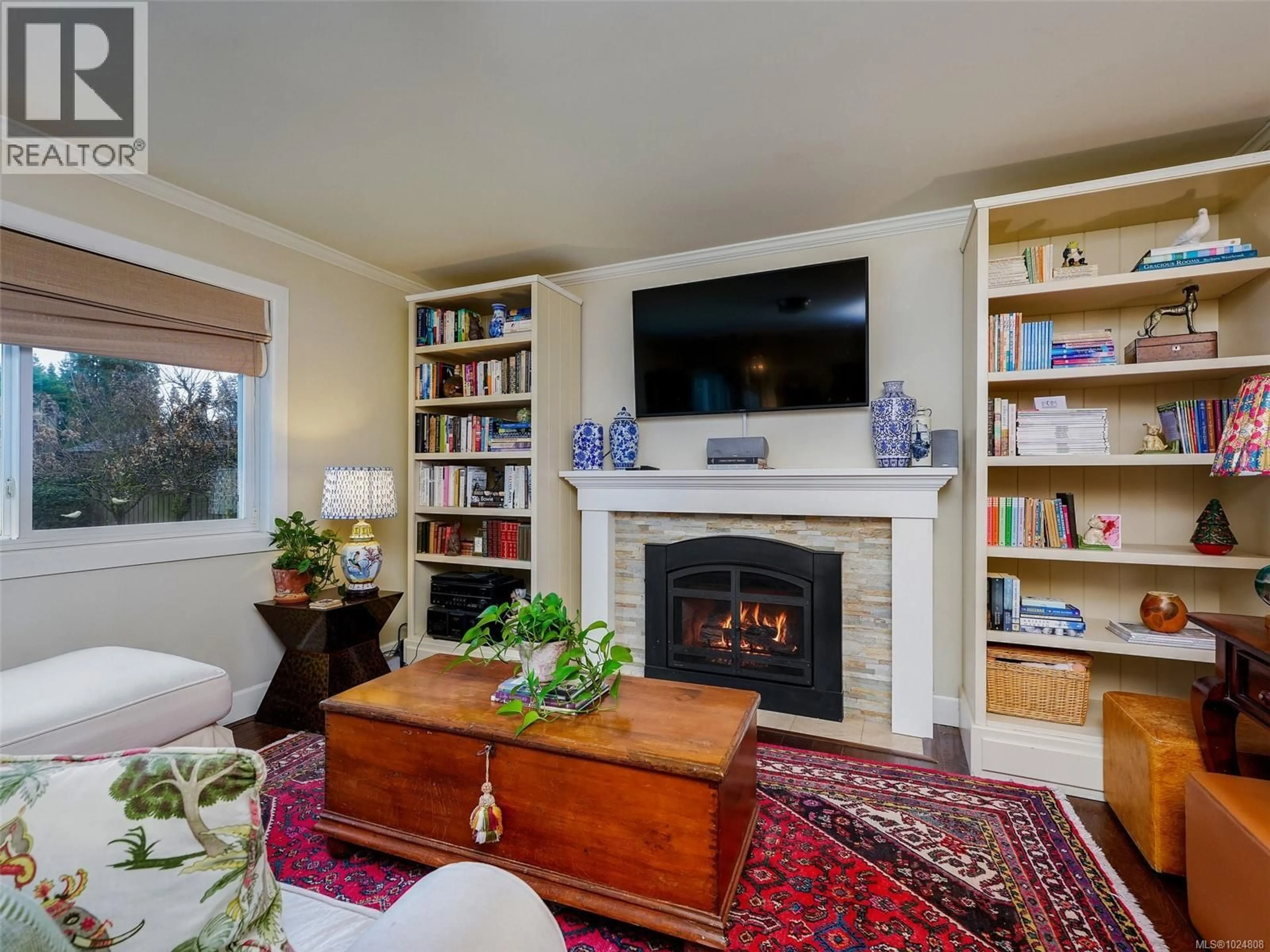 Living room with furniture, unknown for 1900 MOUNT NEWTON CROSS ROAD, Central Saanich British Columbia V8M1K8