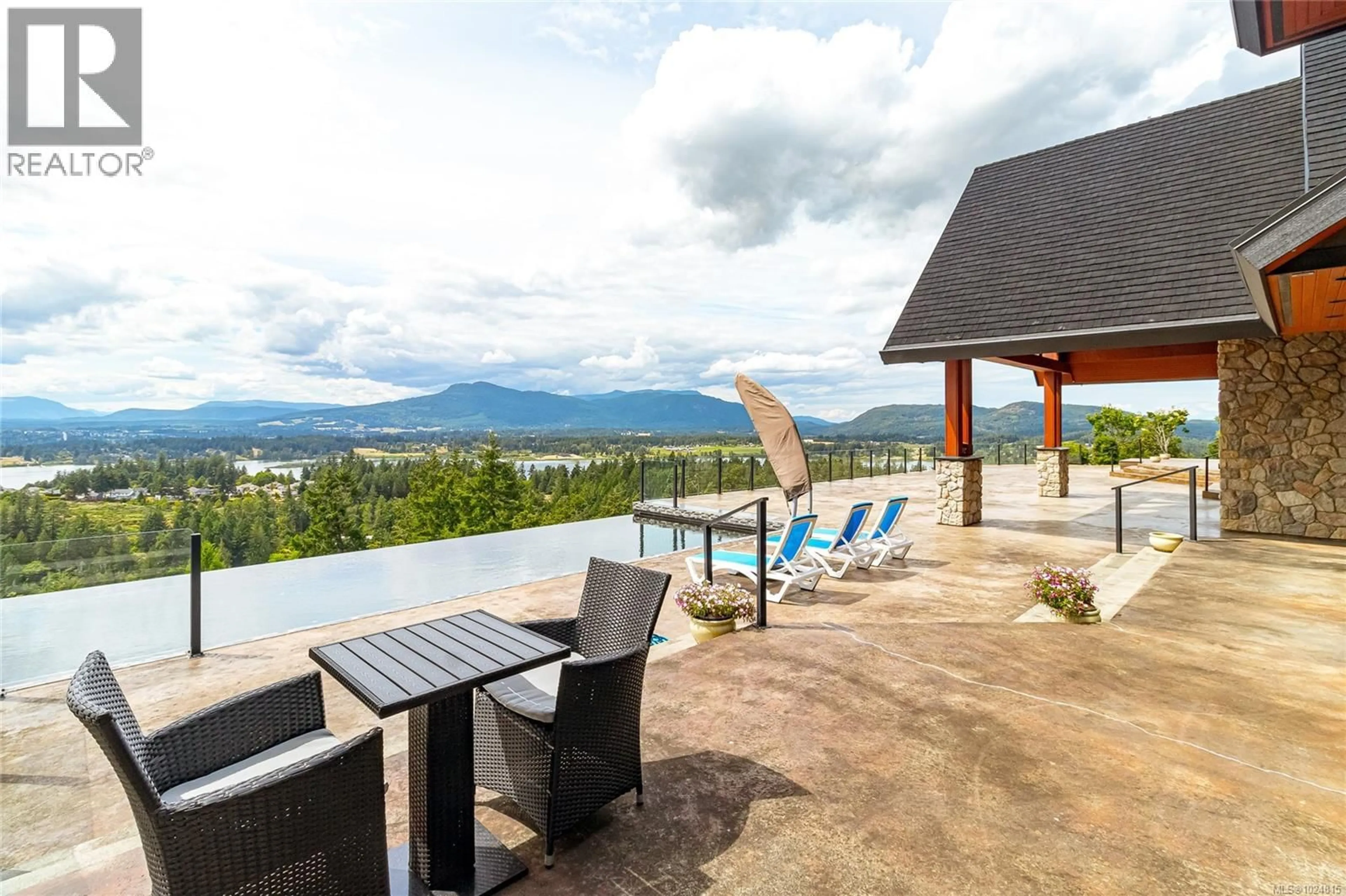 Patio, mountain view for 1 - 6222 LOWER CHIPPEWA ROAD, Duncan British Columbia V9L5P8