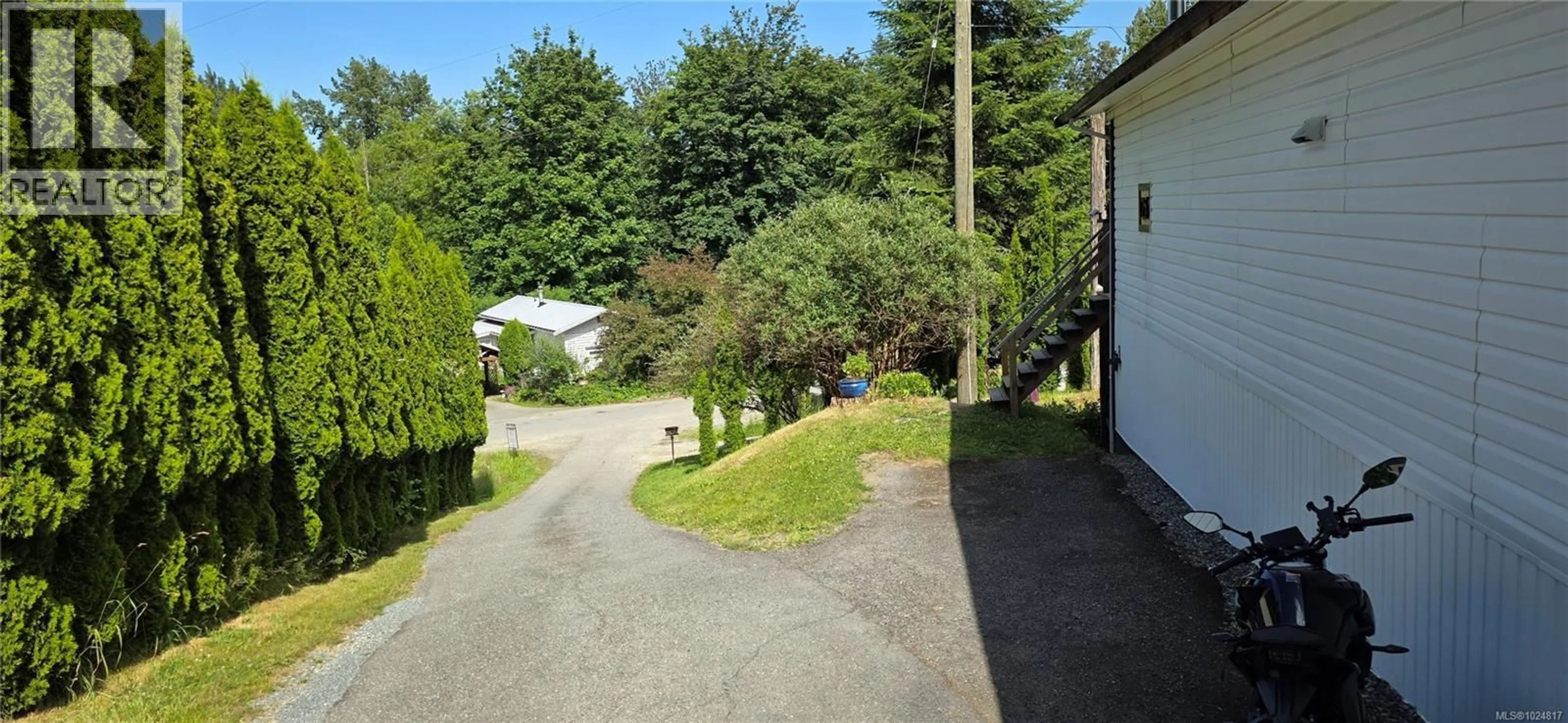 A pic from outside/outdoor area/front of a property/back of a property/a pic from drone, street for 125 - 1120 SHAWNIGAN-MILL BAY ROAD, Mill Bay British Columbia V8H1G8