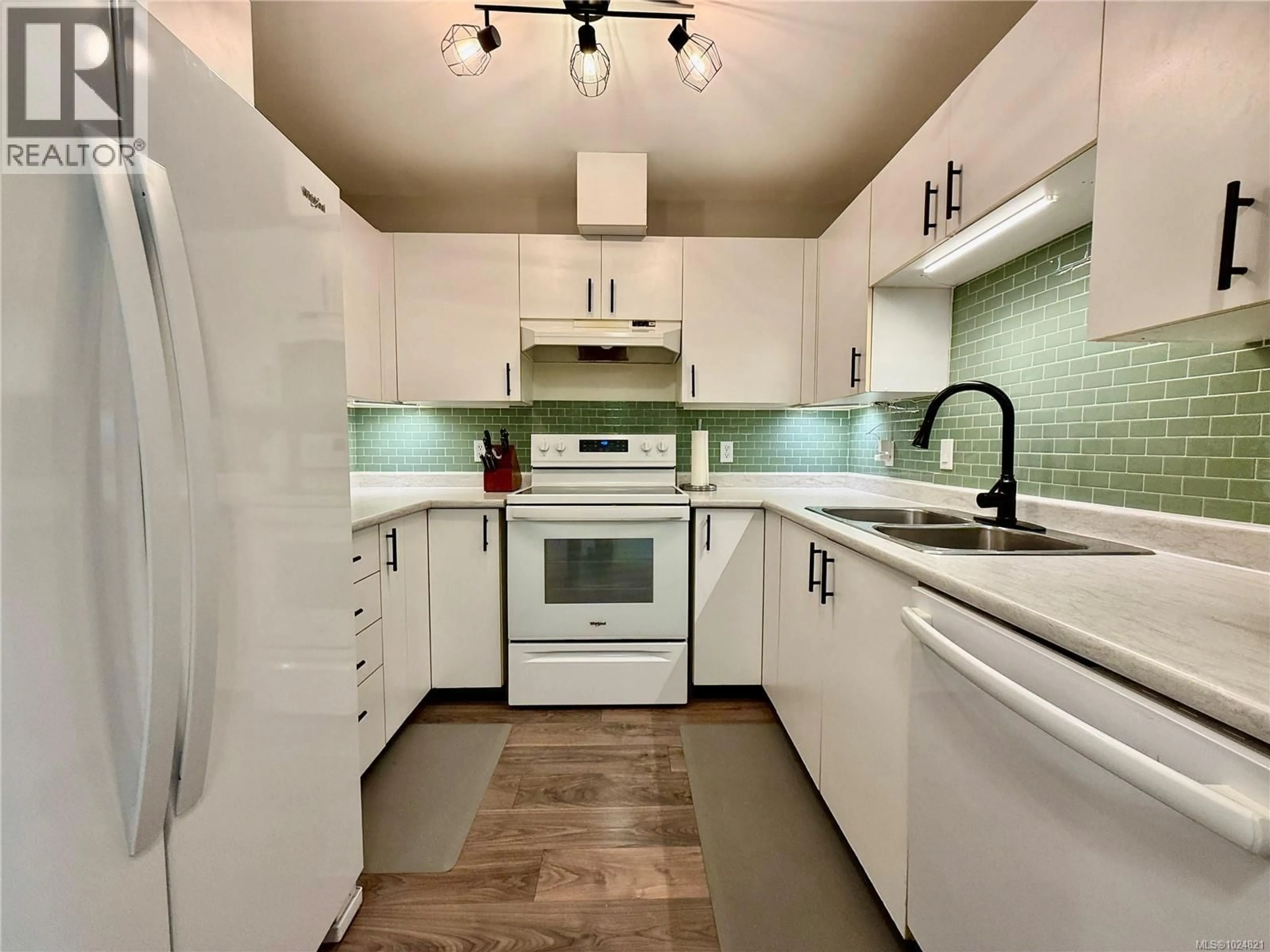 Standard kitchen, ceramic/tile floor for 302 - 1694 CEDAR HILL CROSS ROAD, Saanich British Columbia V8P2P7