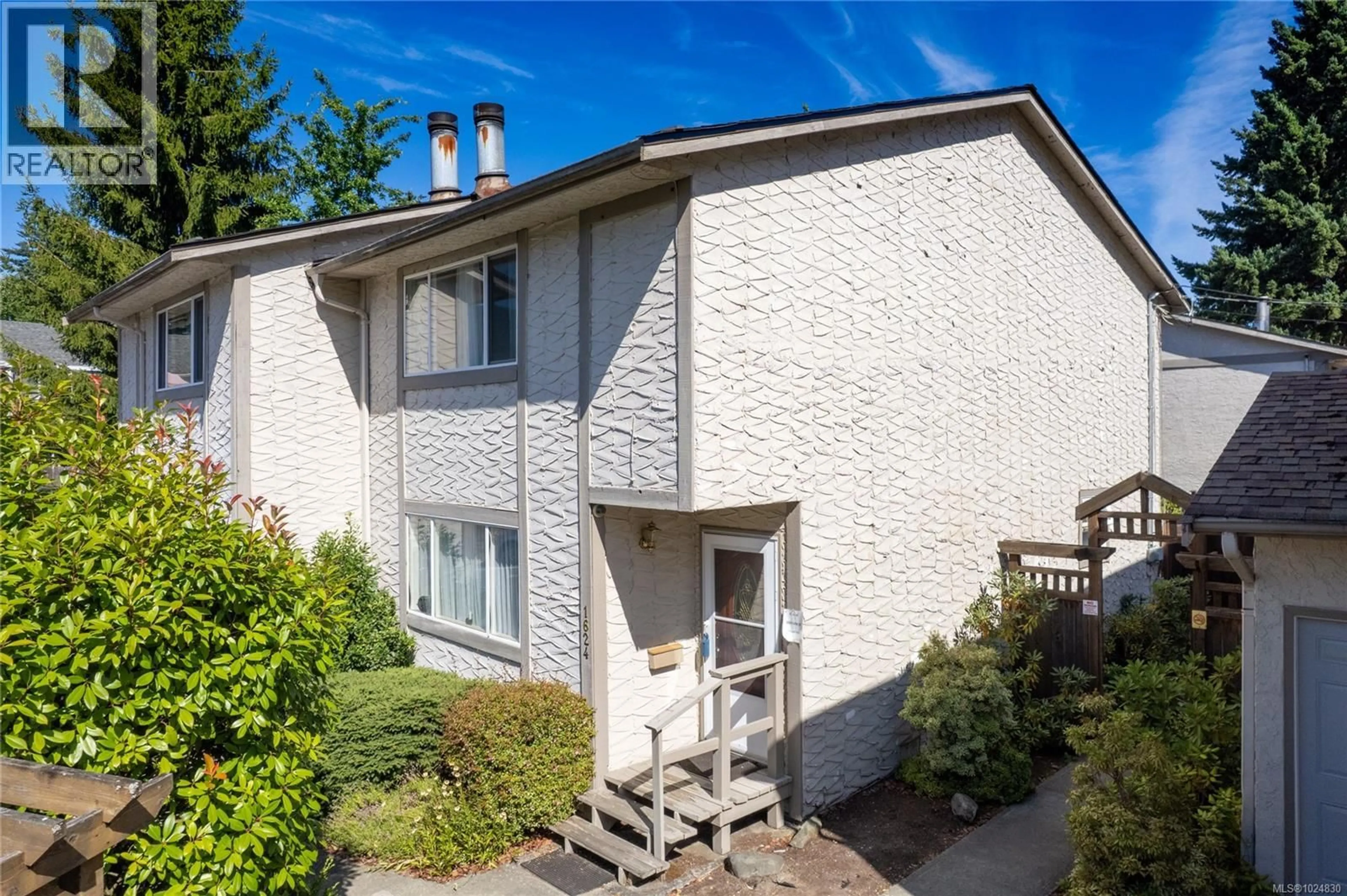 A pic from outside/outdoor area/front of a property/back of a property/a pic from drone, street for 1624 FULLER STREET, Nanaimo British Columbia V9L5R4