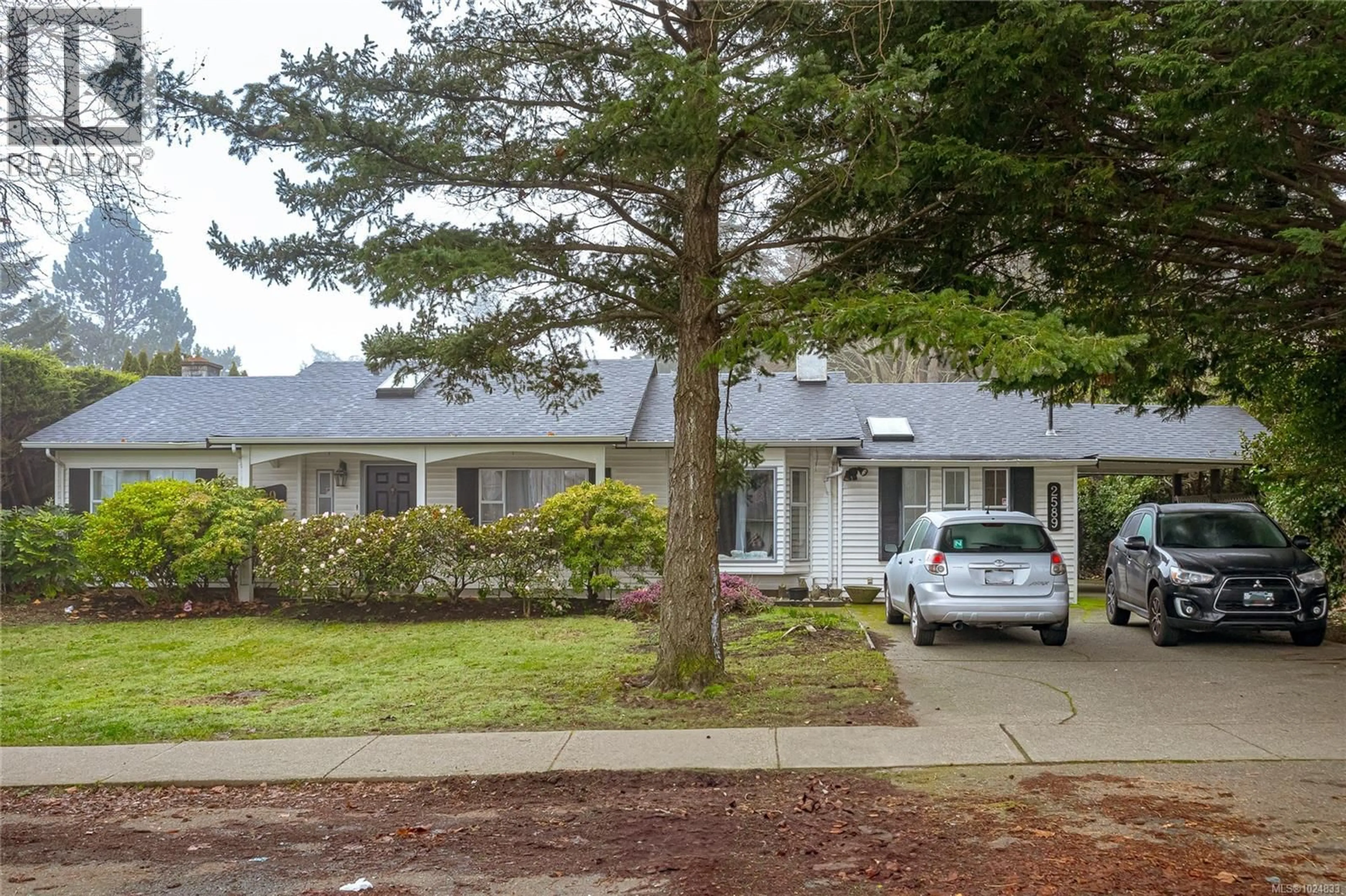 Home with vinyl exterior material, street for 2589 SINCLAIR ROAD, Saanich British Columbia V8N1C1