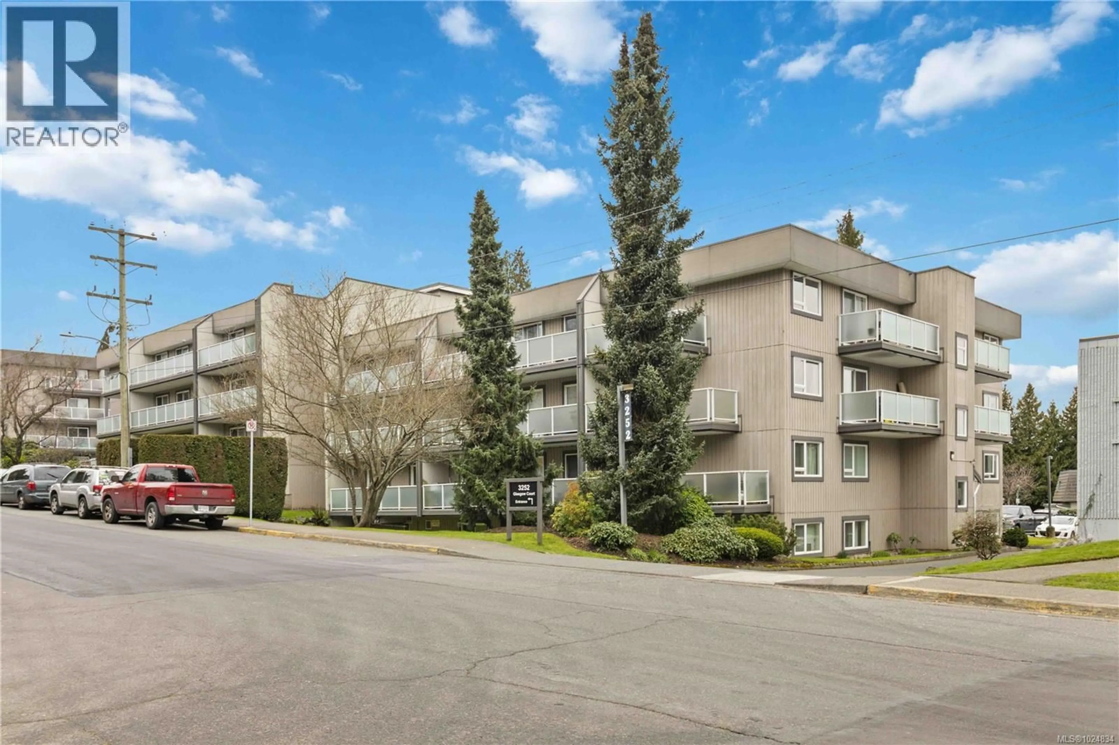 Patio, mountain view for 312 - 3252 GLASGOW AVENUE, Saanich British Columbia V8X1M2