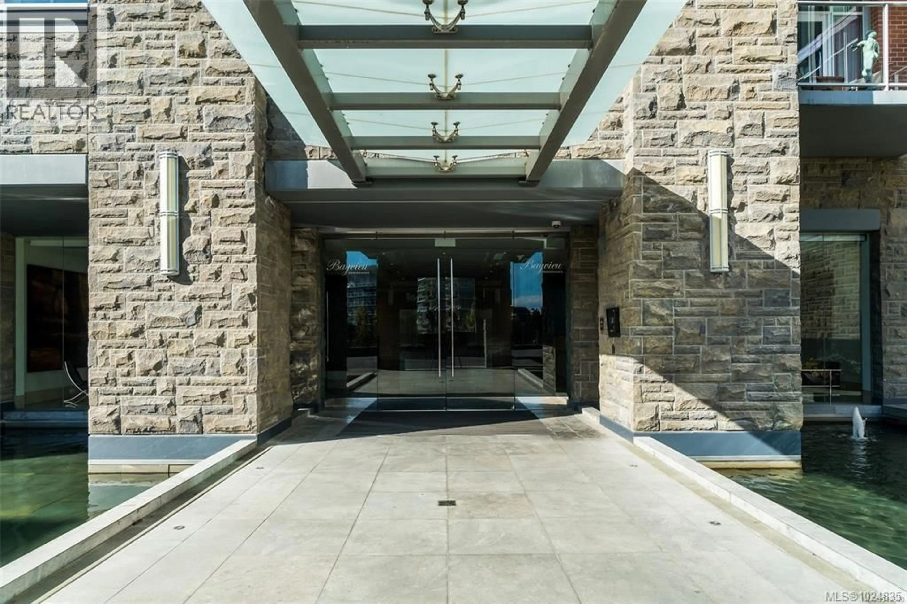 Indoor foyer for 213 - 100 SAGHALIE ROAD, Victoria British Columbia V9A0A1