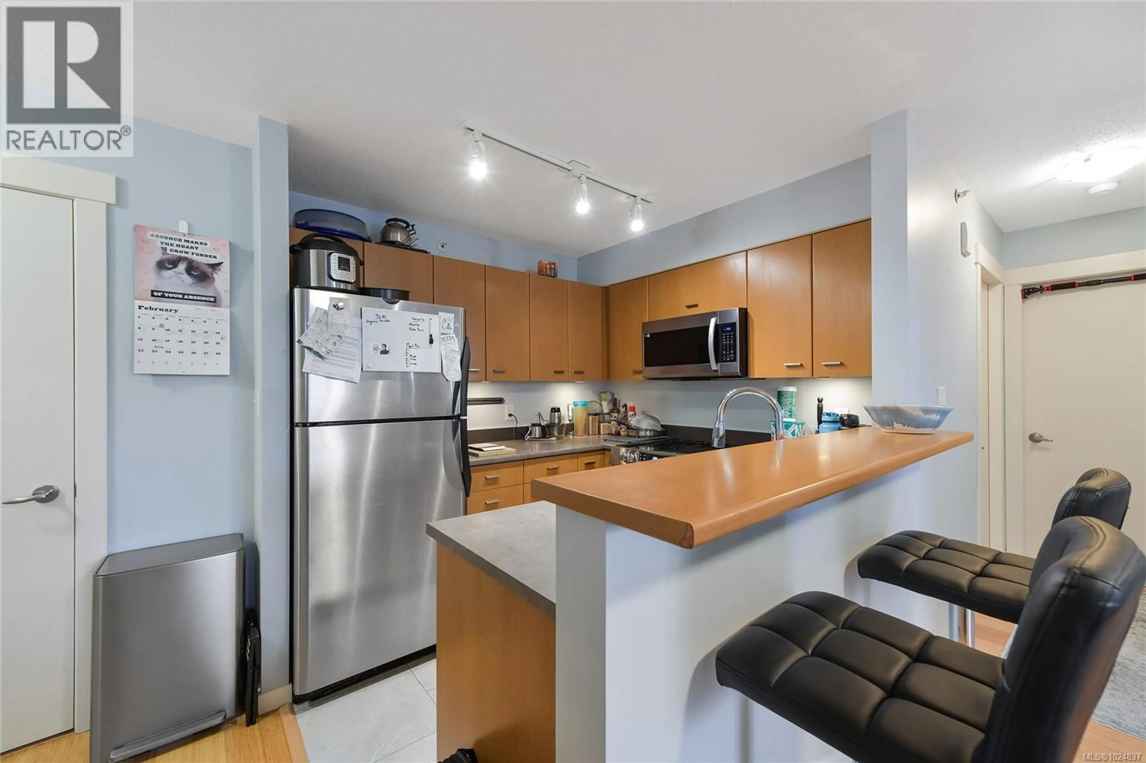 Open concept kitchen, unknown for 405 - 751 FAIRFIELD ROAD, Victoria British Columbia V8T1C8