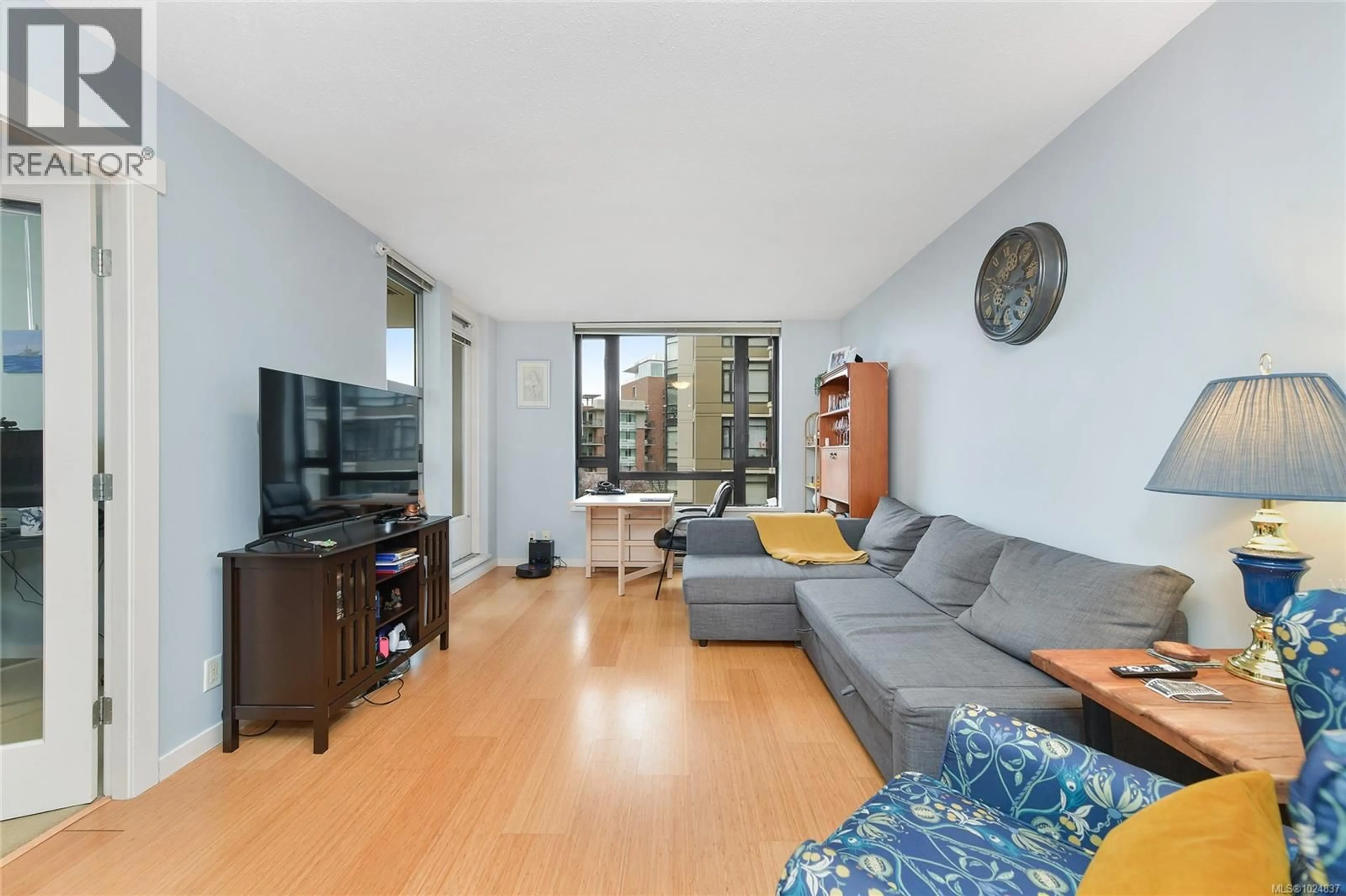 Living room with furniture, unknown for 405 - 751 FAIRFIELD ROAD, Victoria British Columbia V8T1C8