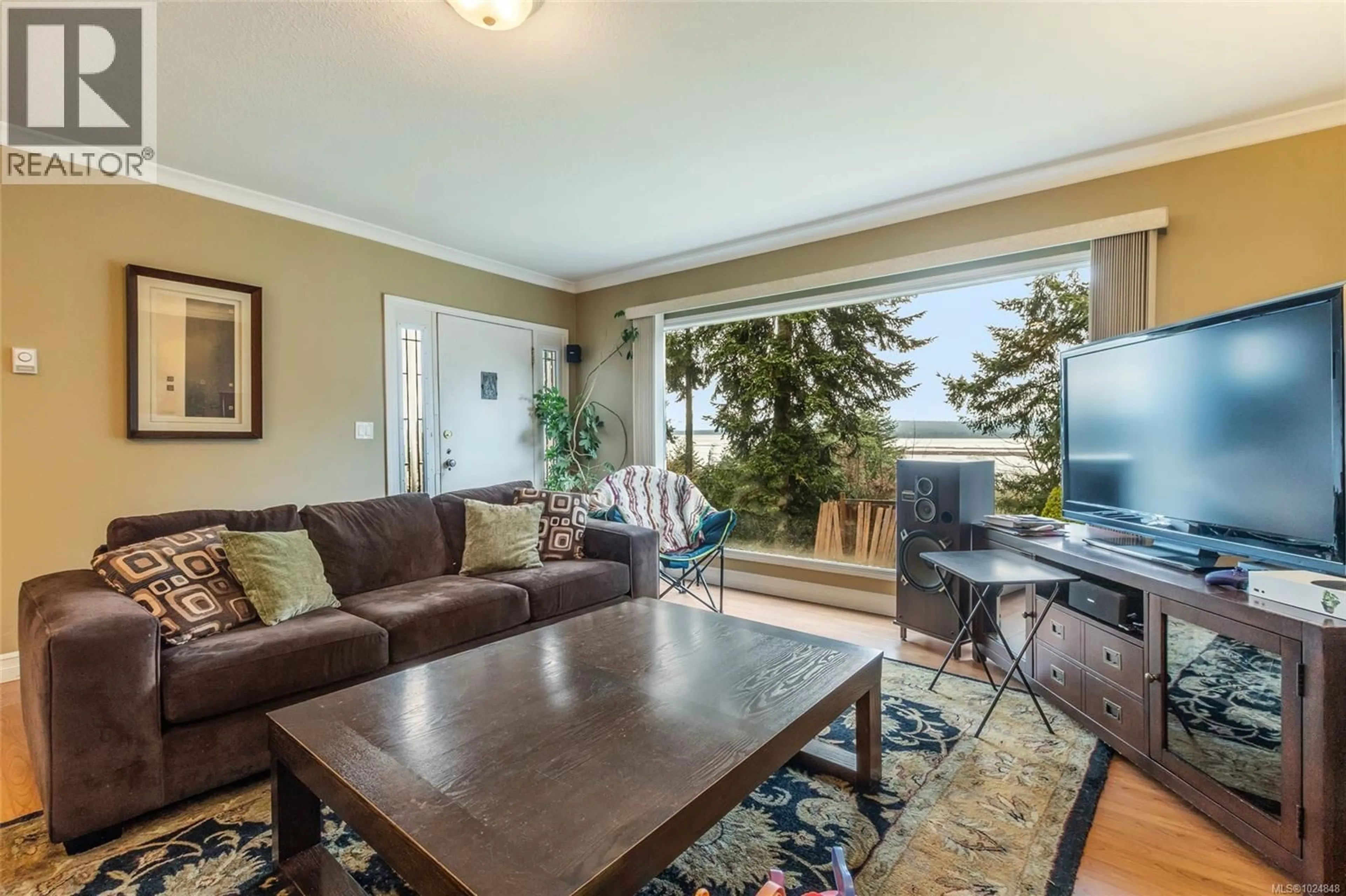 Living room with furniture, unknown for 877 HARBOUR VIEW STREET, Nanaimo British Columbia V9R4V4