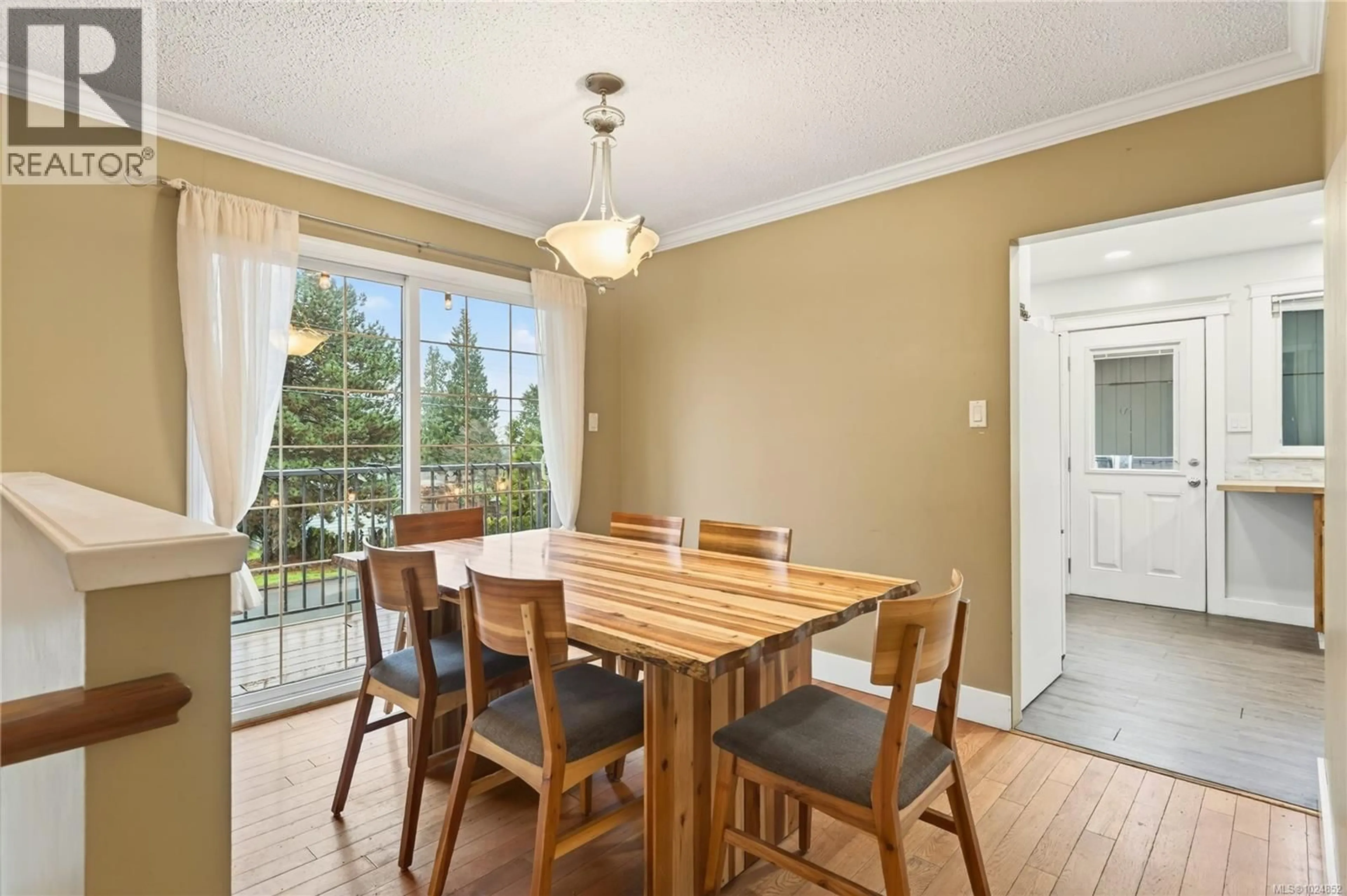 Dining room, wood/laminate floor for 3059 SHAMROCK PLACE, Nanaimo British Columbia V9T2Z6