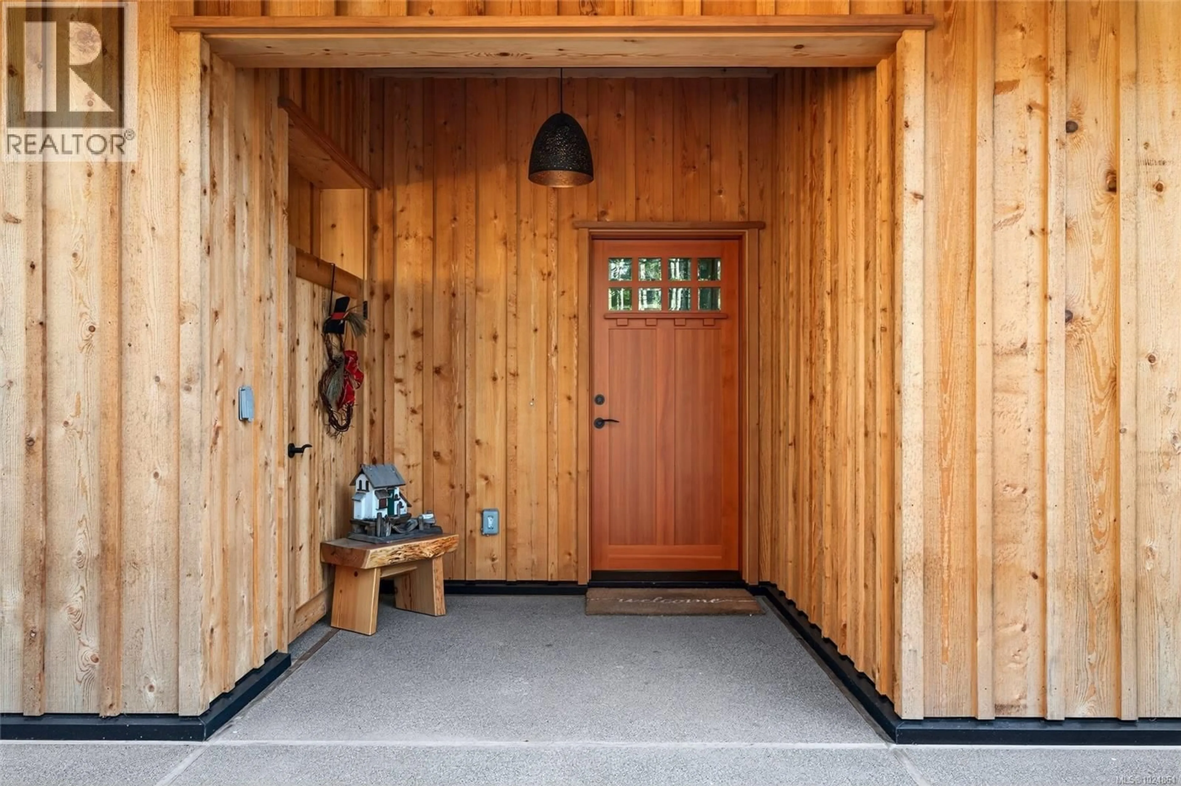 Indoor entryway for 177 MARACAIBO LANE, Salt Spring British Columbia V8K1S6