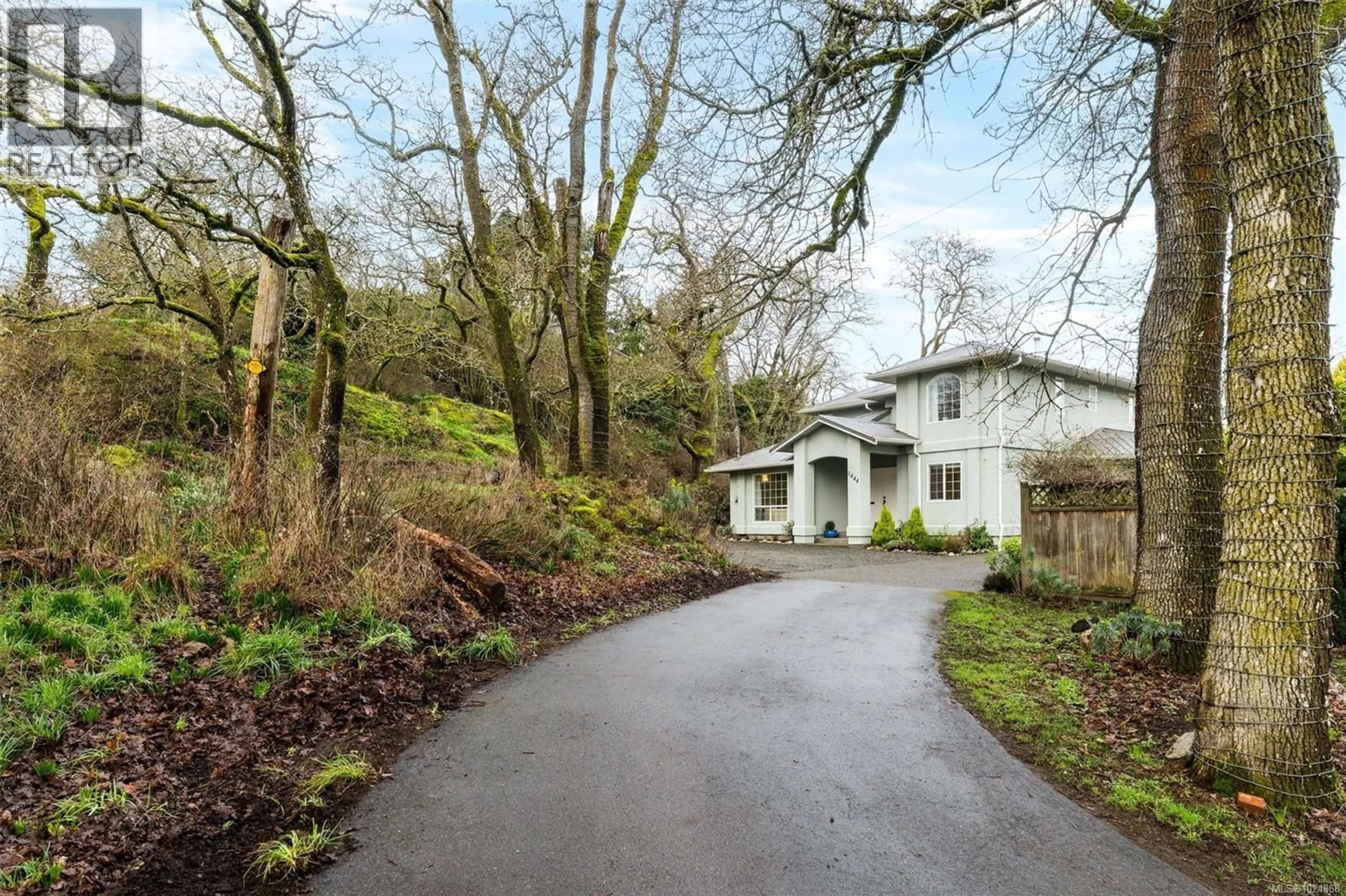 A pic from outside/outdoor area/front of a property/back of a property/a pic from drone, street for 1444 RYAN STREET, Victoria British Columbia V8R2X1