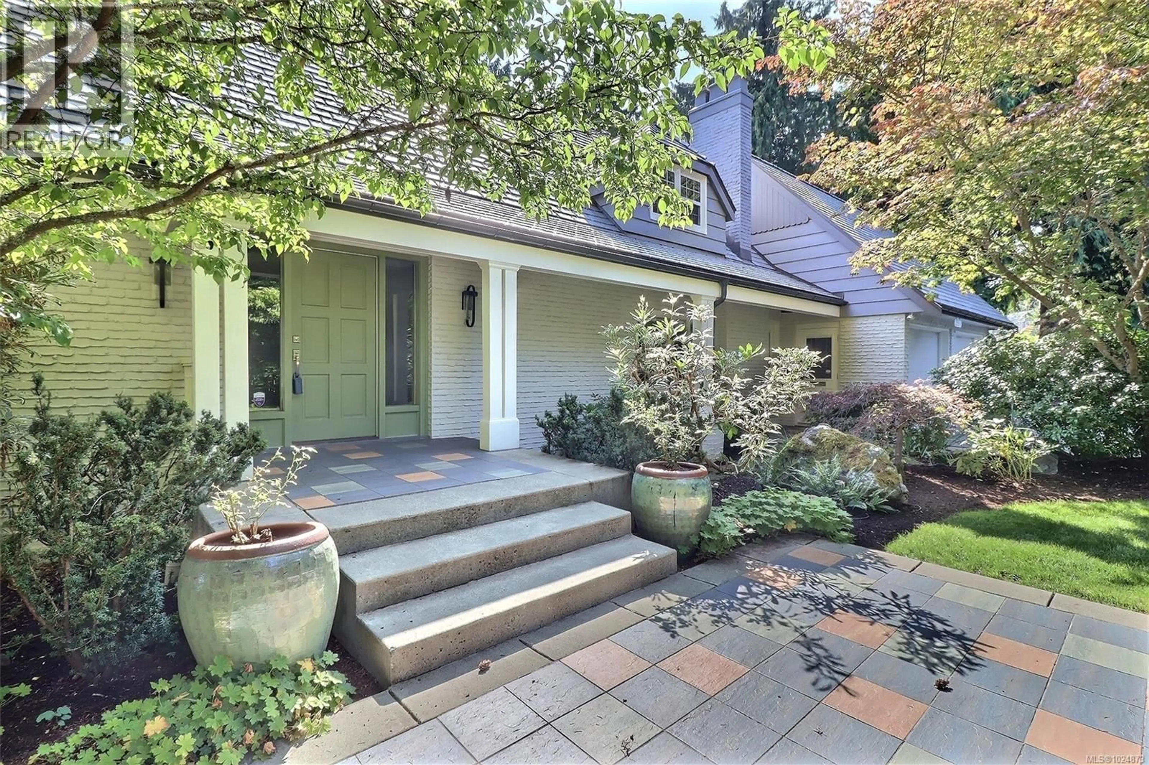Indoor entryway for 3977 LEXINGTON AVENUE, Saanich British Columbia V8N3Z5