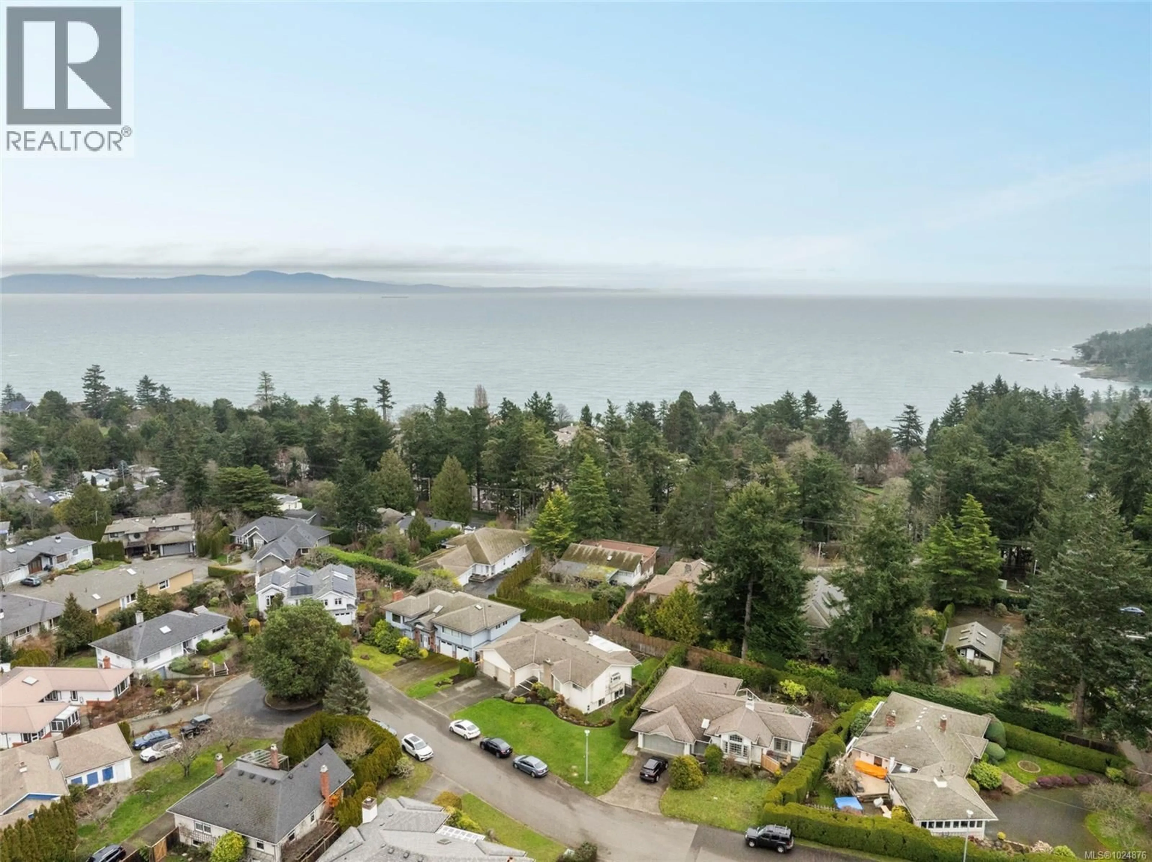 A pic from outside/outdoor area/front of a property/back of a property/a pic from drone, water/lake/river/ocean view for 4209 WAKEFIELD PLACE, Saanich British Columbia V8N6E6