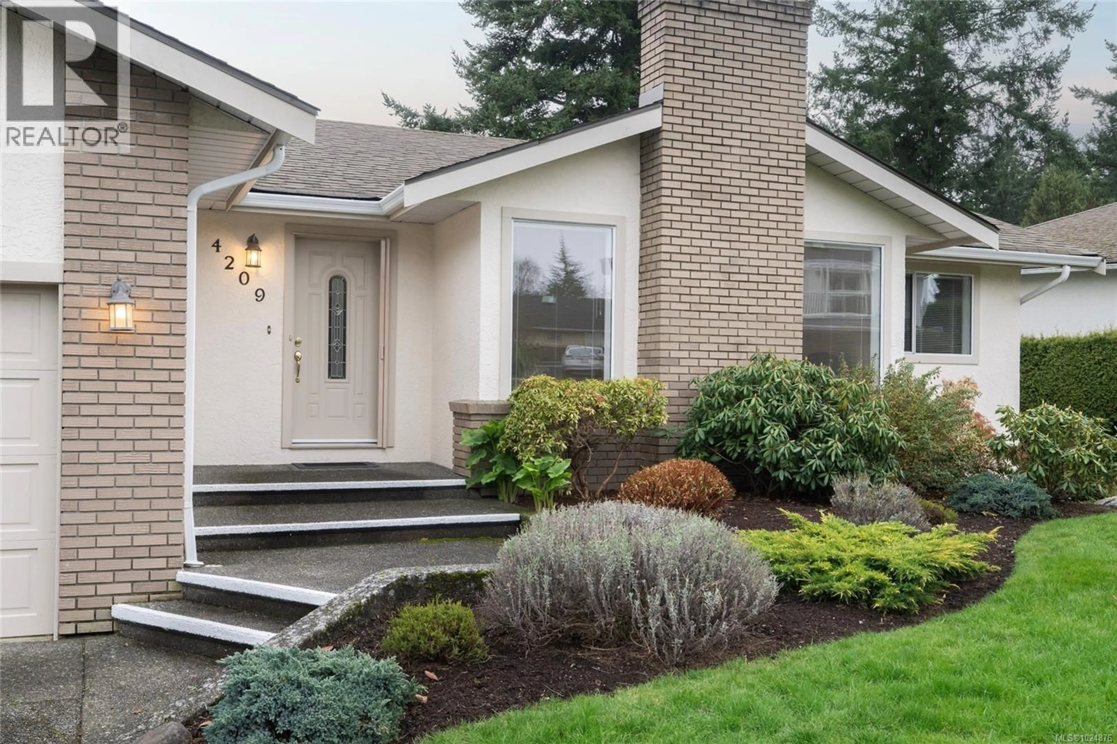 Home with vinyl exterior material, street for 4209 WAKEFIELD PLACE, Saanich British Columbia V8N6E6