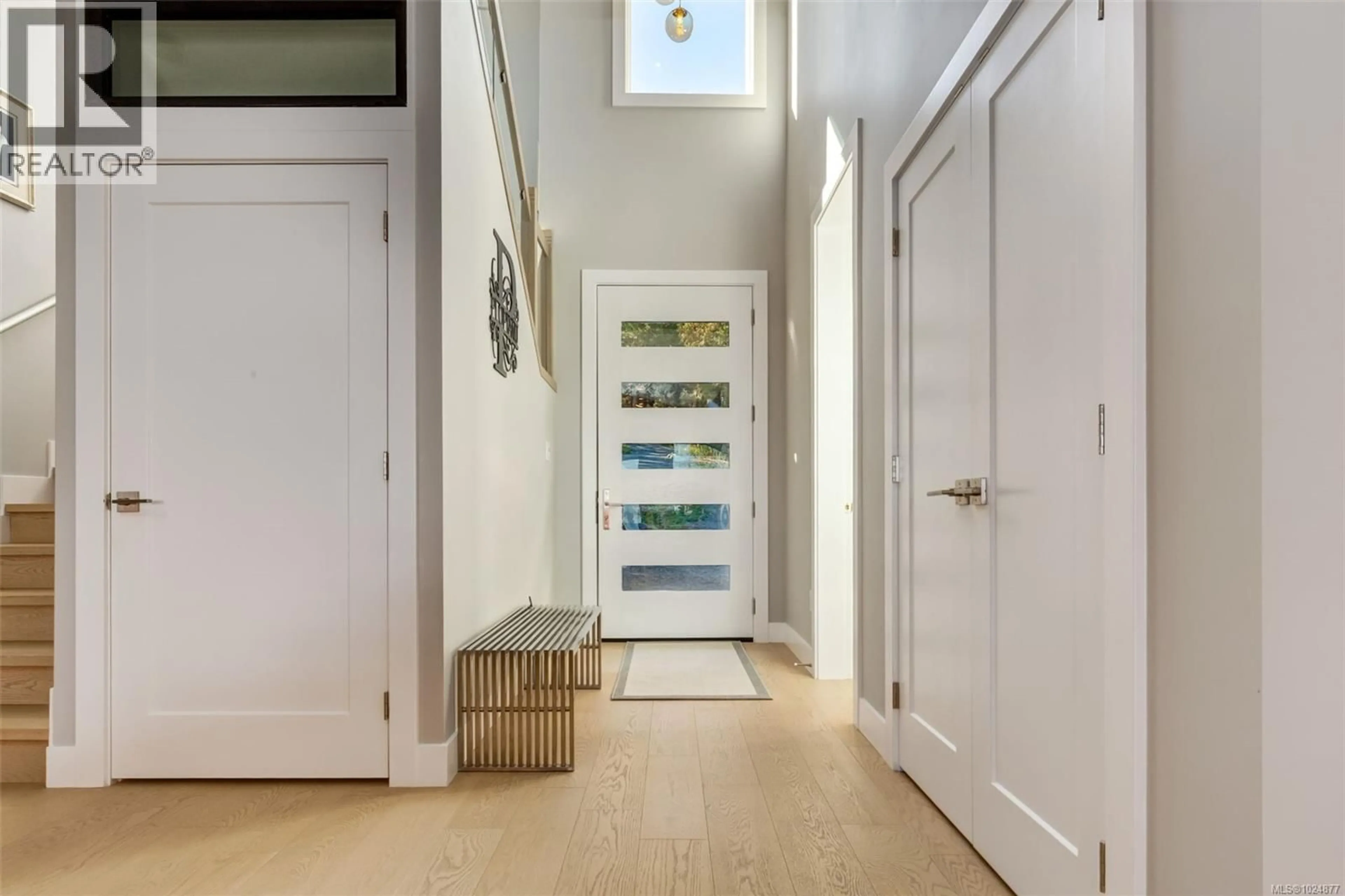 Indoor entryway for 10333 CHEMAINUS ROAD, Saltair British Columbia V0R1K2