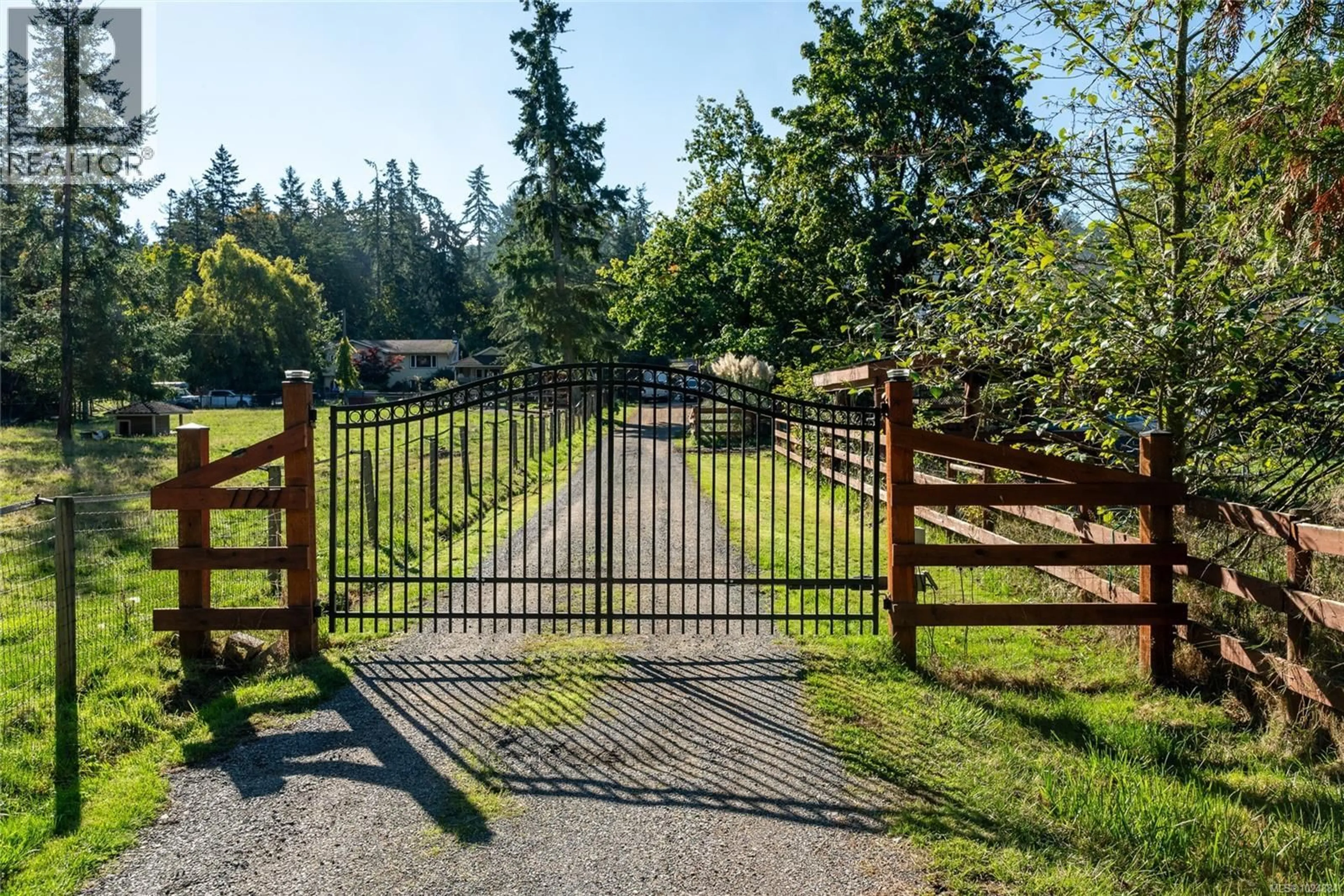 A pic from outside/outdoor area/front of a property/back of a property/a pic from drone, unknown for 7727 SUPERIOR ROAD, Lantzville British Columbia V0R2H0