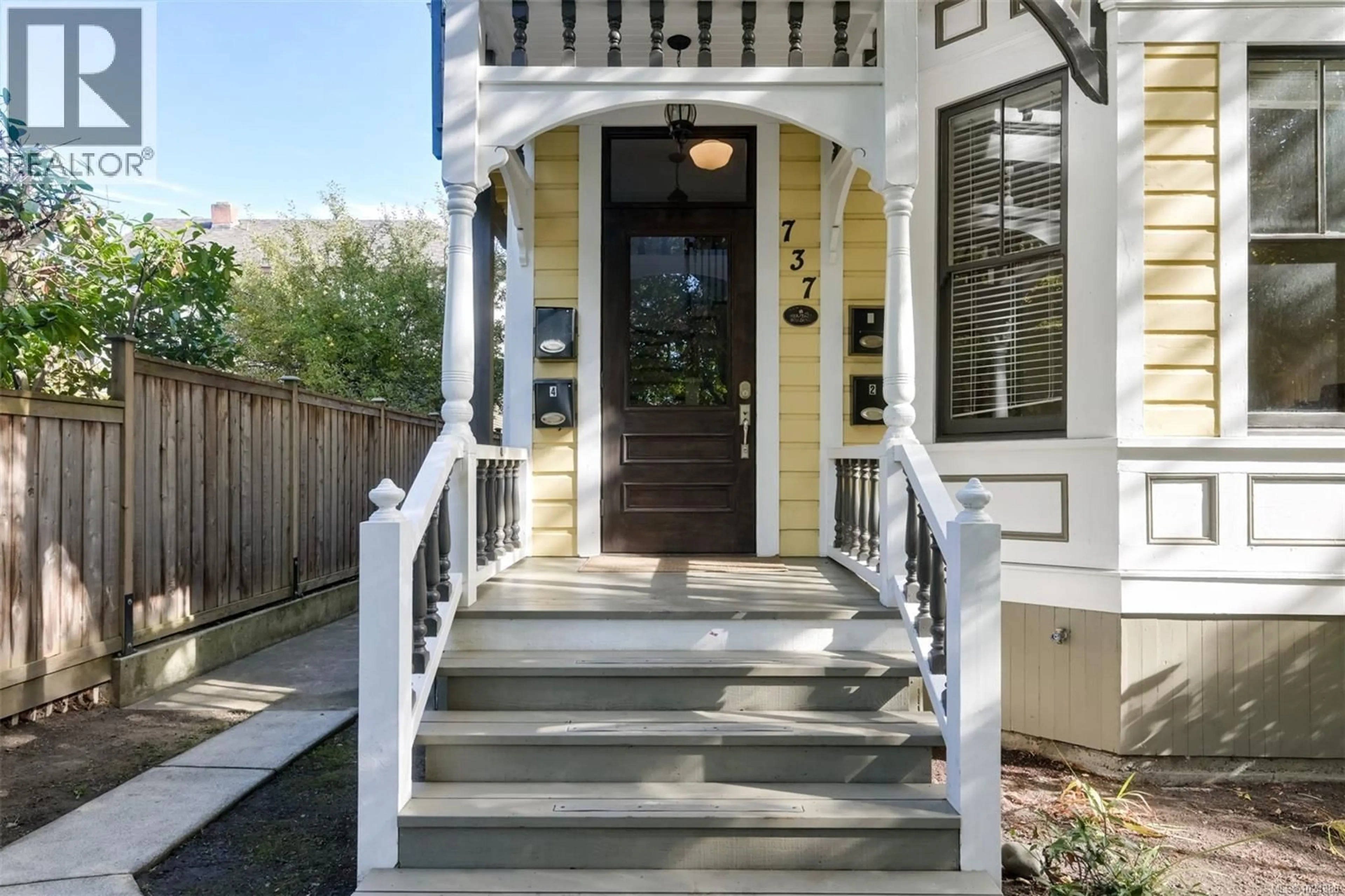 Indoor entryway for 737 VANCOUVER STREET, Victoria British Columbia V8V3V4