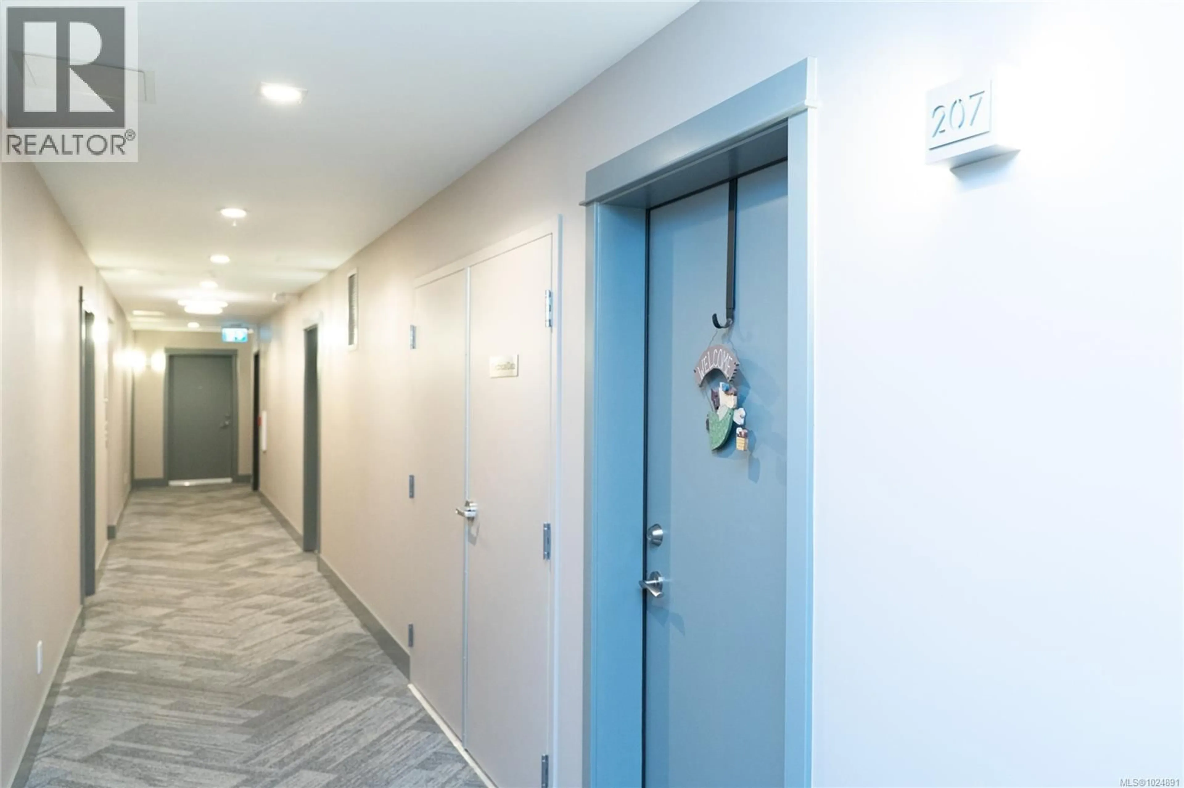 Indoor foyer for 207 - 1820 MAPLE AVENUE SOUTH, Sooke British Columbia V0S1N0