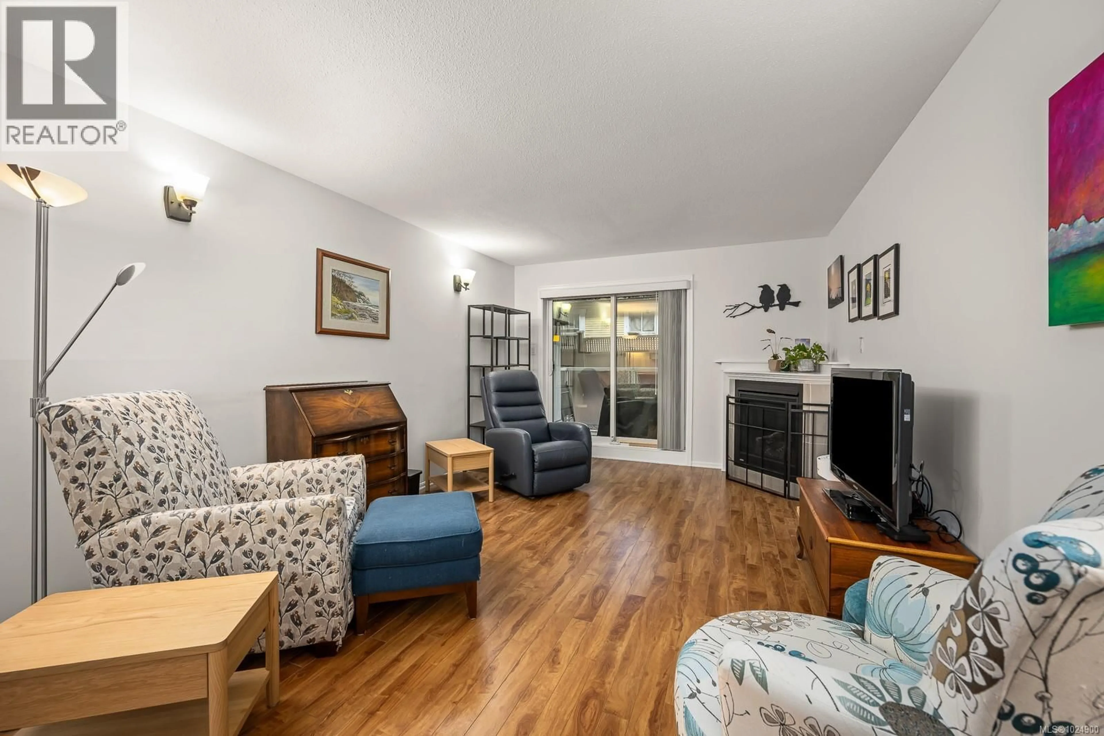 Living room with furniture, wood/laminate floor for 104 - 1970 COMOX AVENUE, Comox British Columbia V9M3M7