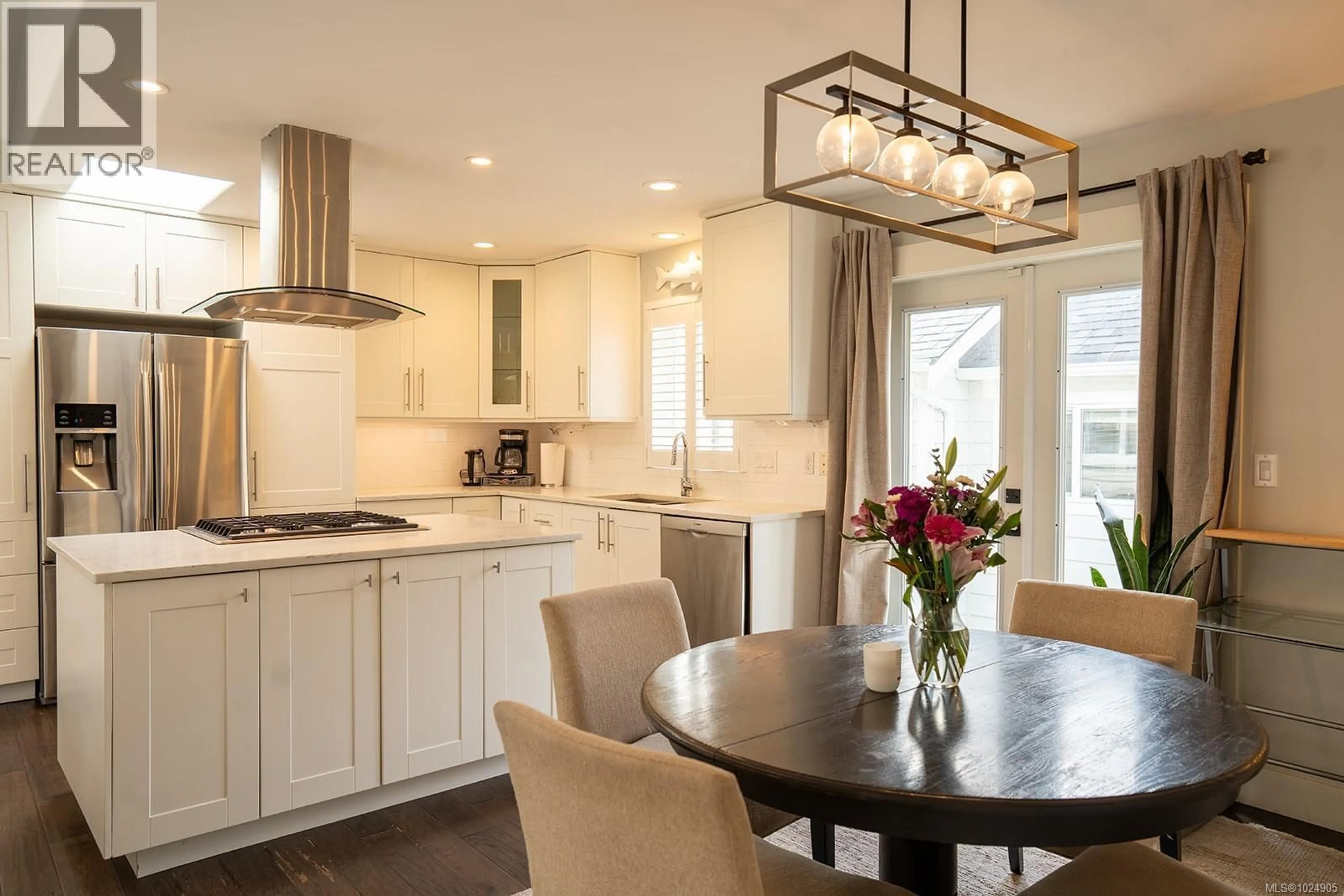 Open concept kitchen, unknown for 2508 SHAKESPEARE STREET, Victoria British Columbia V8R4G5