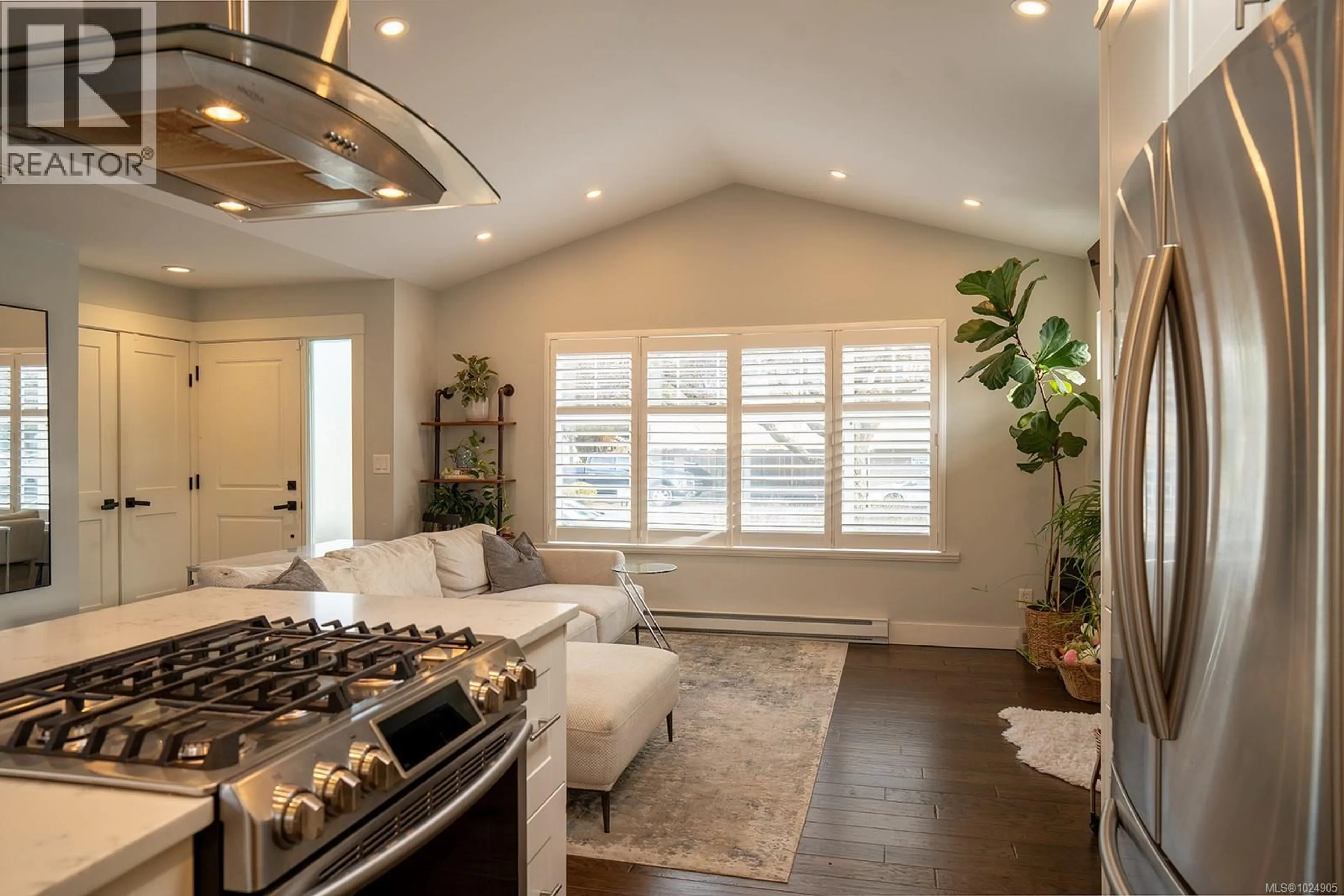 Open concept kitchen, unknown for 2508 SHAKESPEARE STREET, Victoria British Columbia V8R4G5