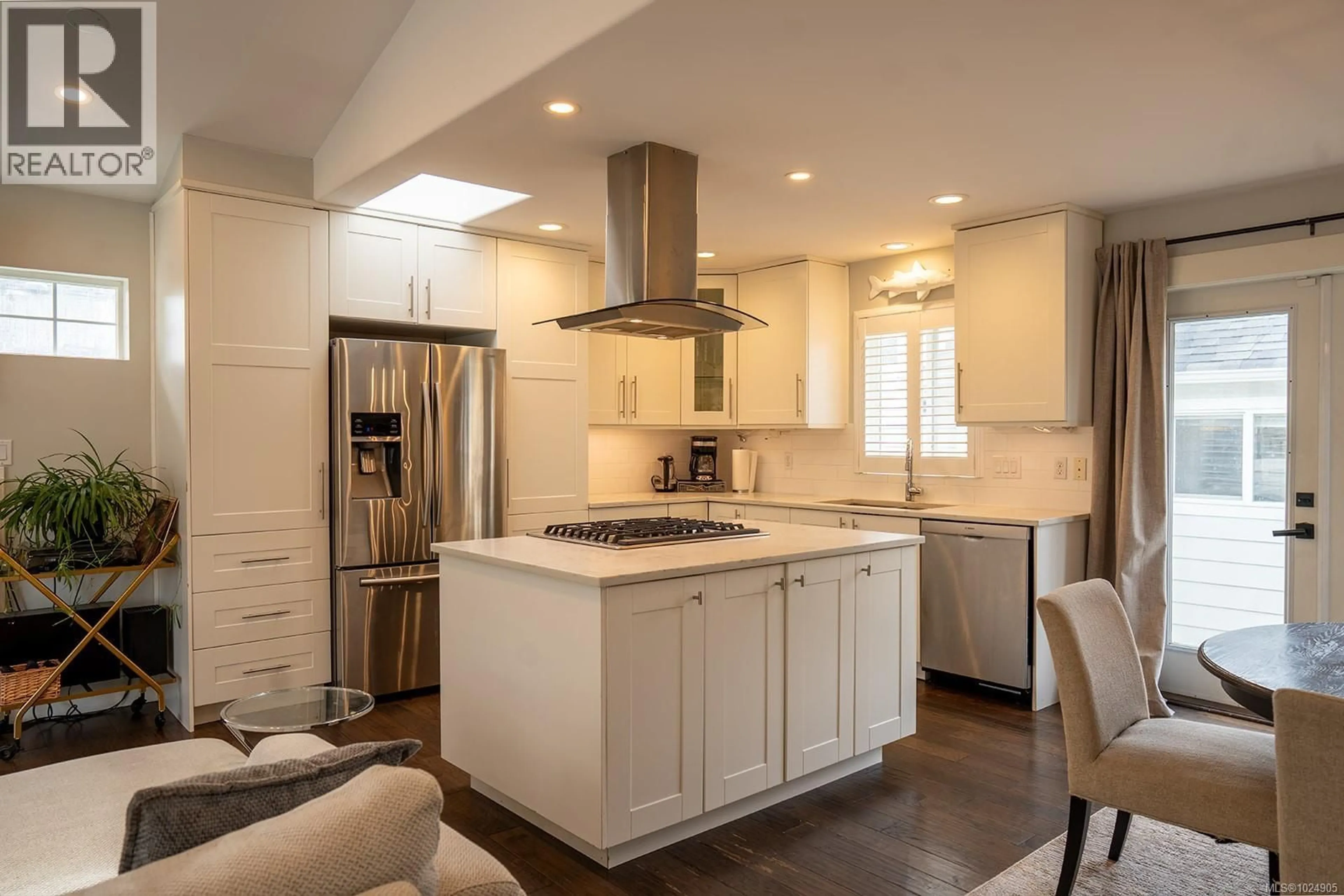 Open concept kitchen, unknown for 2508 SHAKESPEARE STREET, Victoria British Columbia V8R4G5