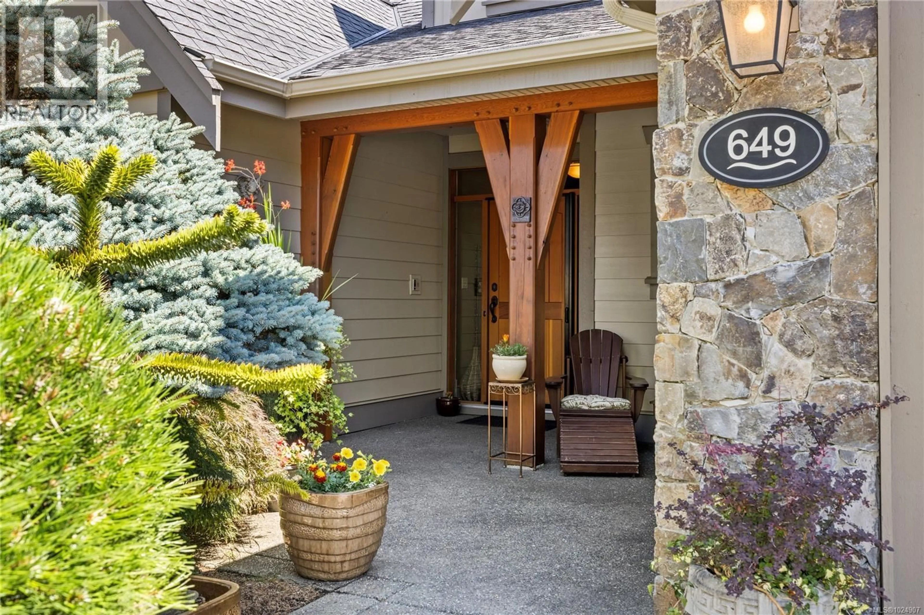 Indoor entryway for 649 EAGLEWOOD COURT, Qualicum Beach British Columbia V9K0A3