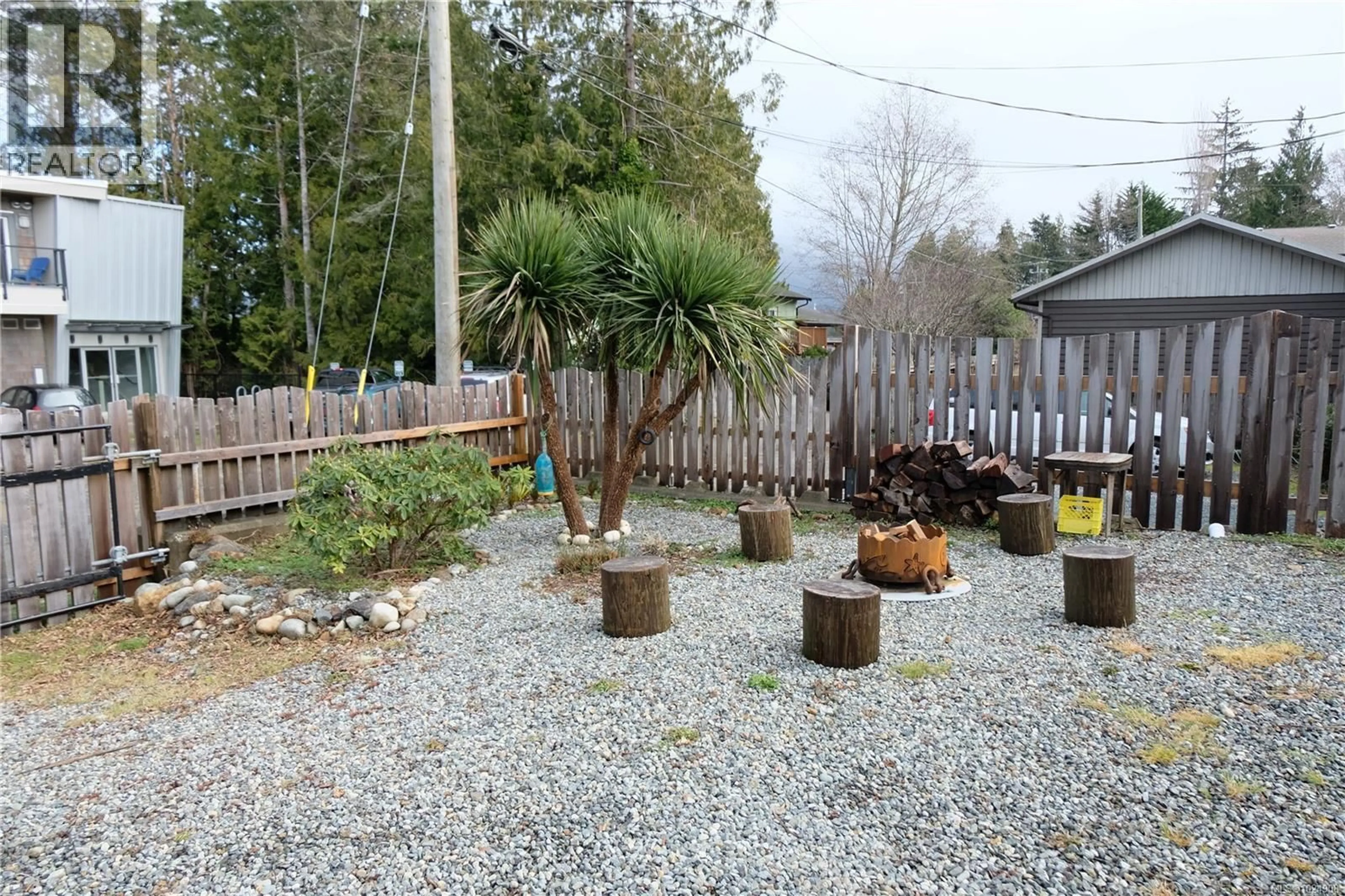Patio, mountain view for 520 MALON LANE, Tofino British Columbia V0R2Z0
