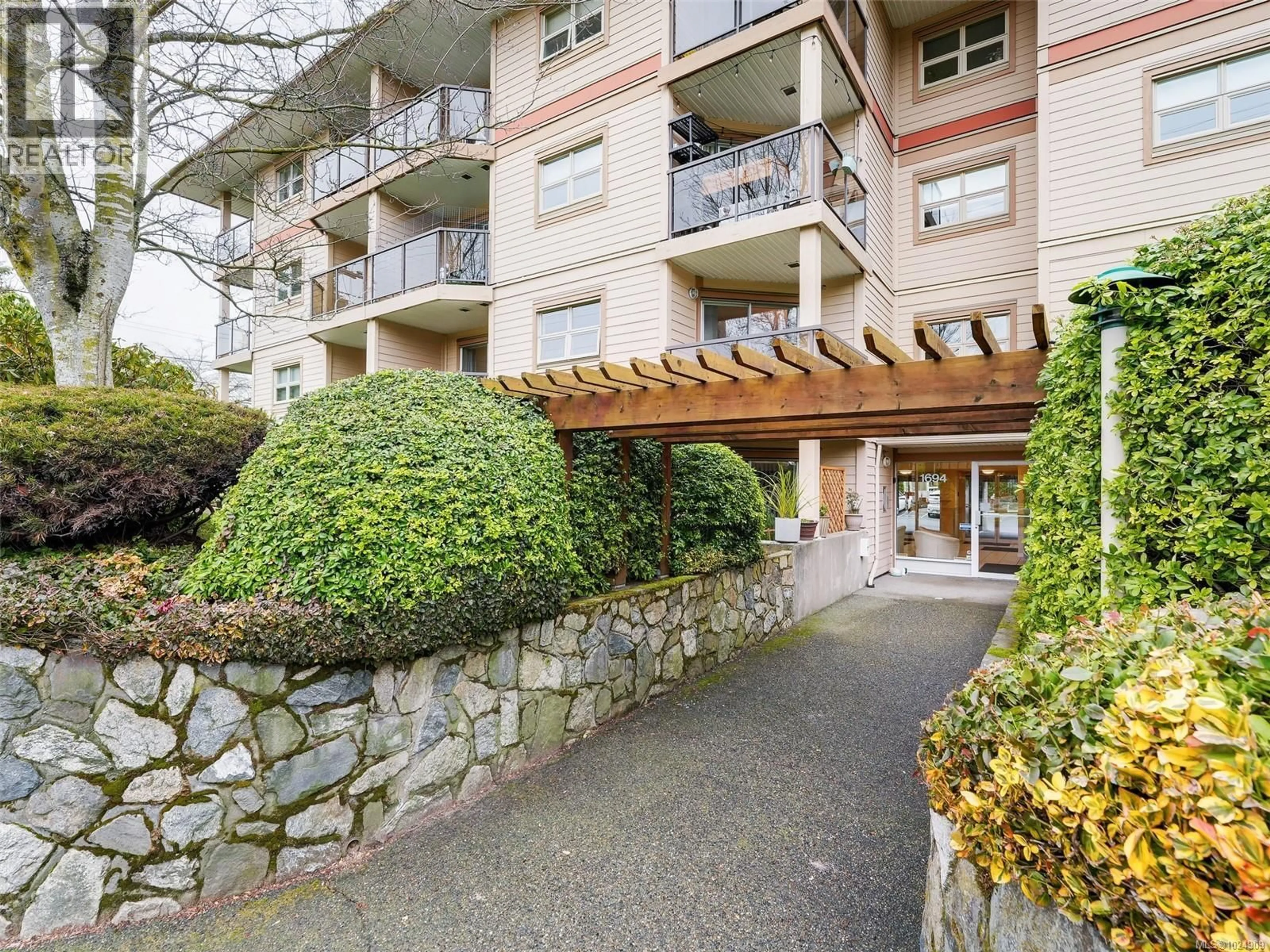 Unknown for 202 - 1694 CEDAR HILL CROSS ROAD, Saanich British Columbia V8P2P7