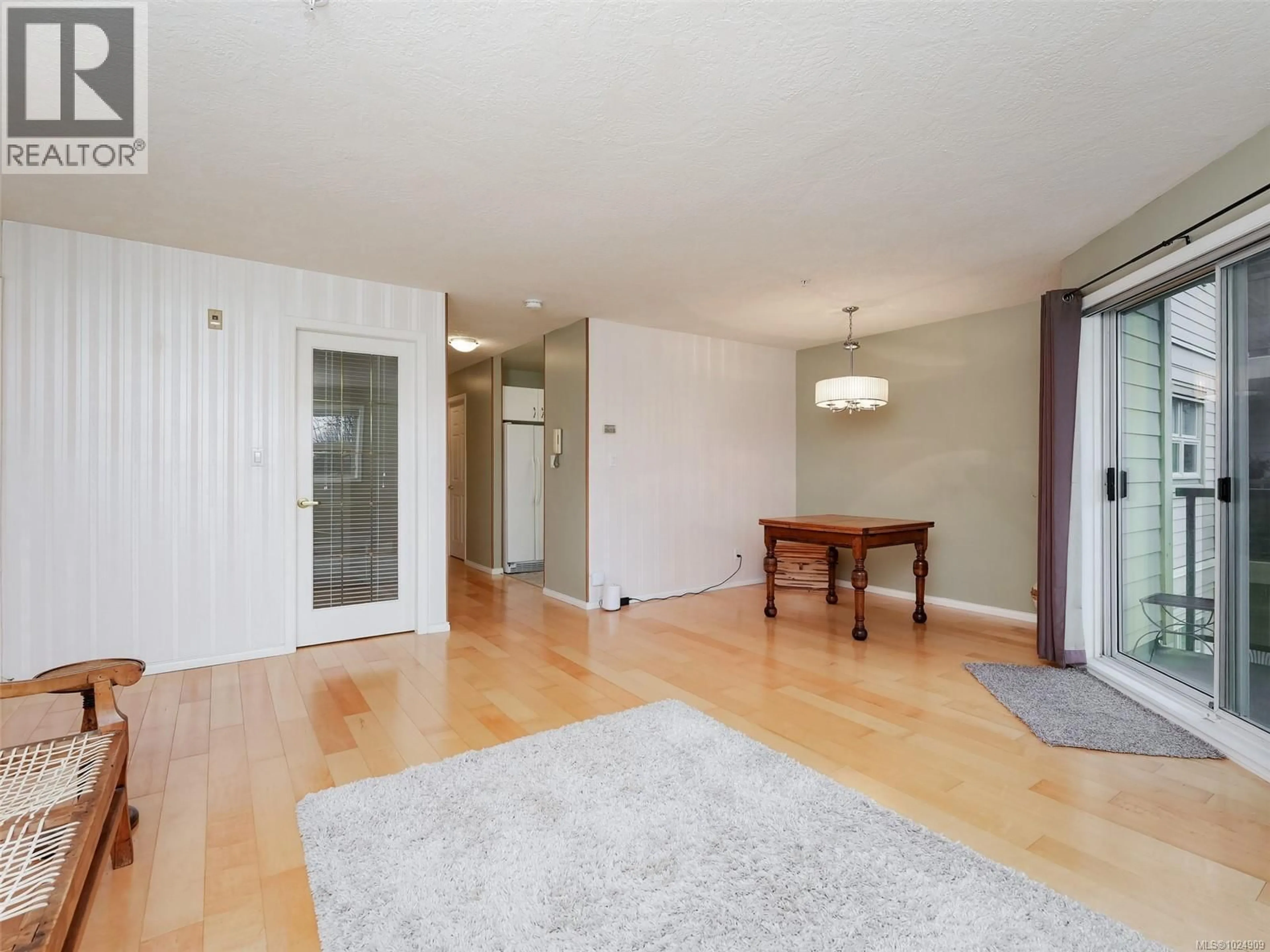 Unknown for 202 - 1694 CEDAR HILL CROSS ROAD, Saanich British Columbia V8P2P7