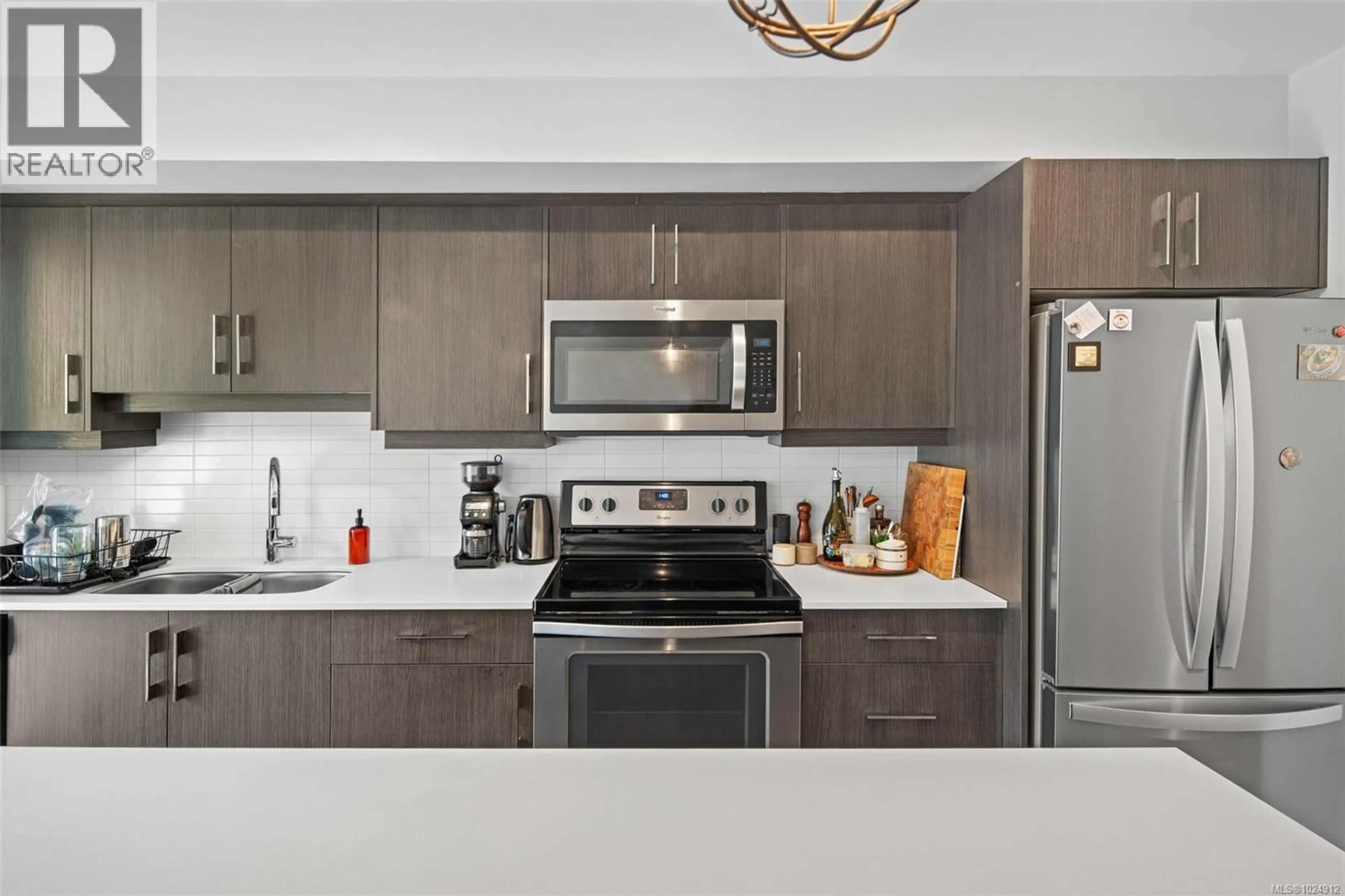 Standard kitchen, ceramic/tile floor for 403 - 826 ESQUIMALT ROAD, Esquimalt British Columbia V9A3M4