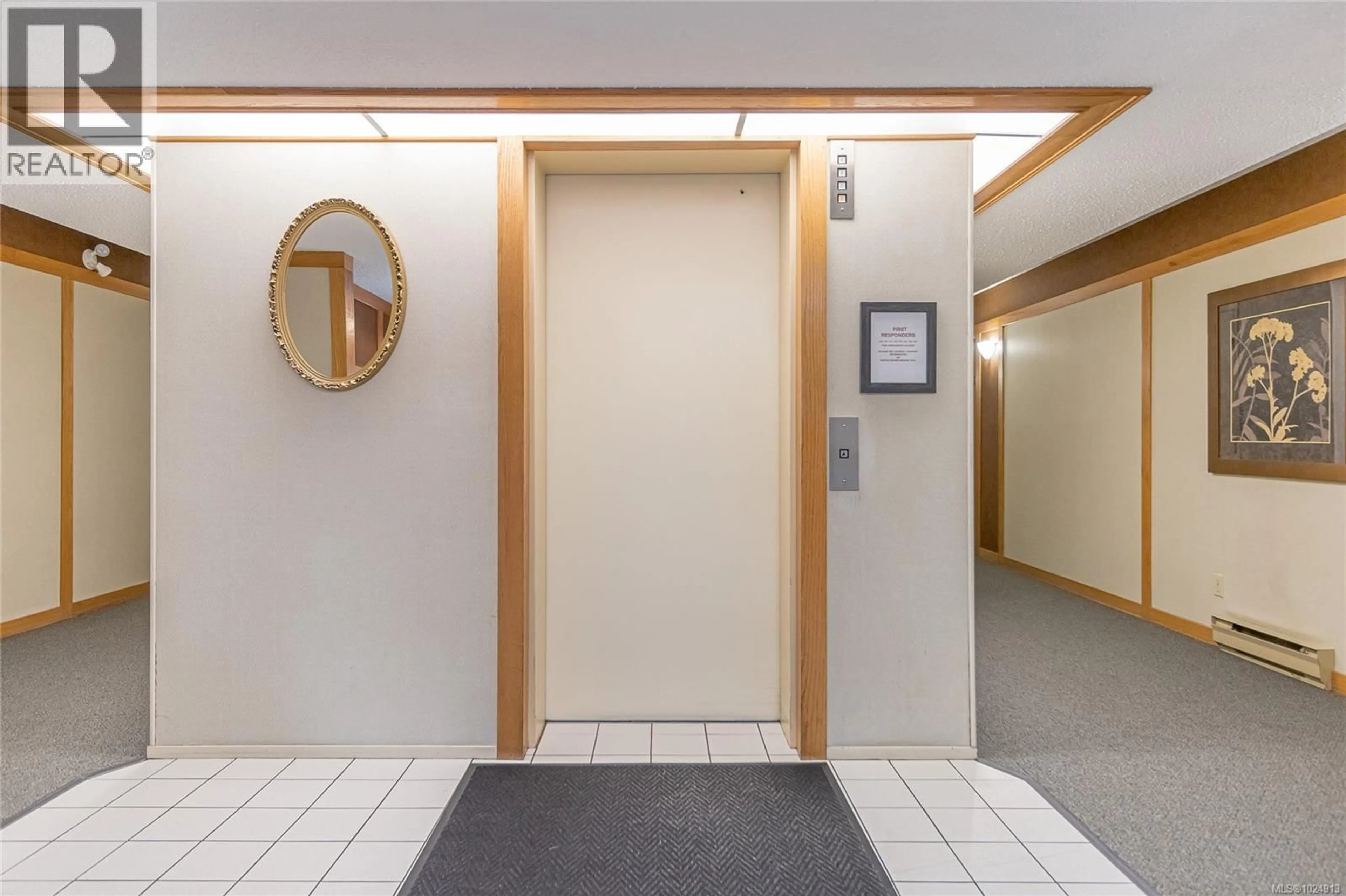 Indoor foyer for 402 - 435 FESTUBERT STREET, Duncan British Columbia V9L3T3