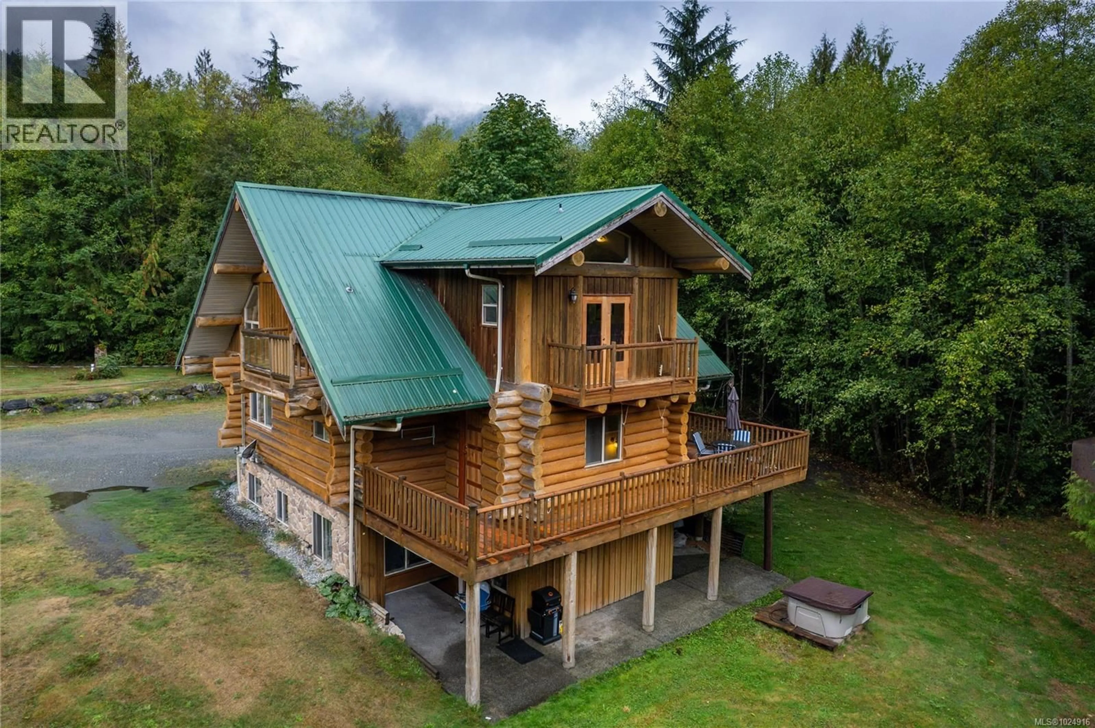 A pic from outside/outdoor area/front of a property/back of a property/a pic from drone, building for 2948 JAMESON ROAD, Nanaimo British Columbia V9R6W8