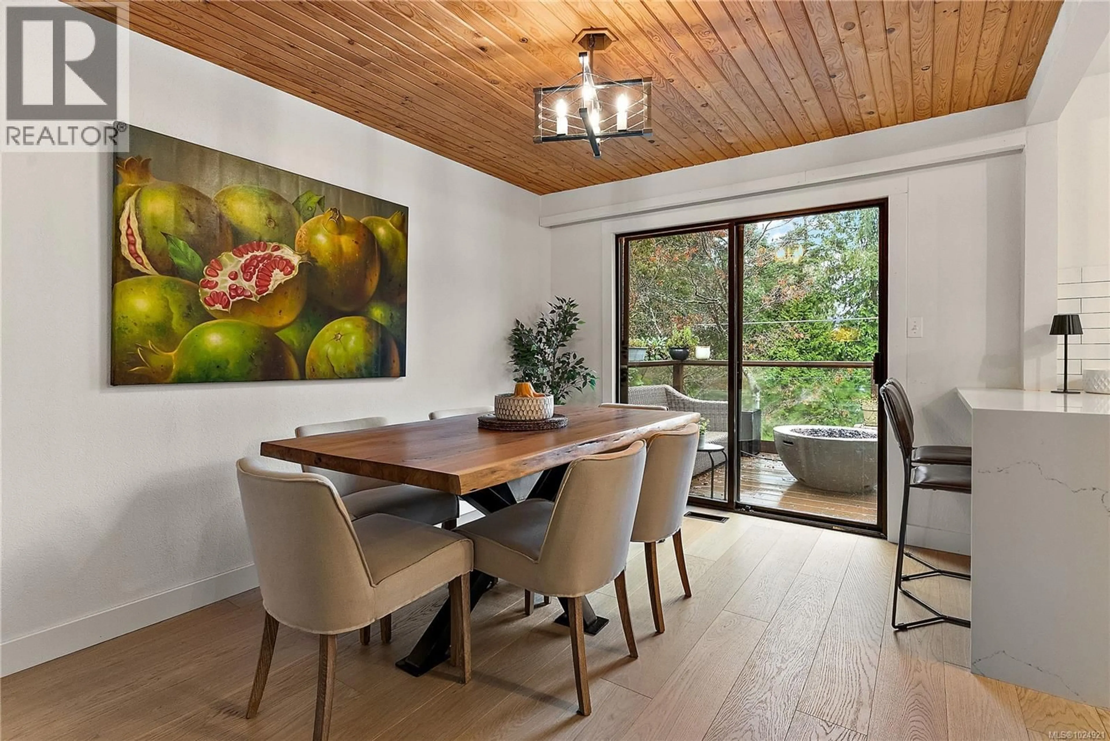 Dining room, wood/laminate floor for 1166 CLOAKE HILL ROAD, North Saanich British Columbia V8L5K2