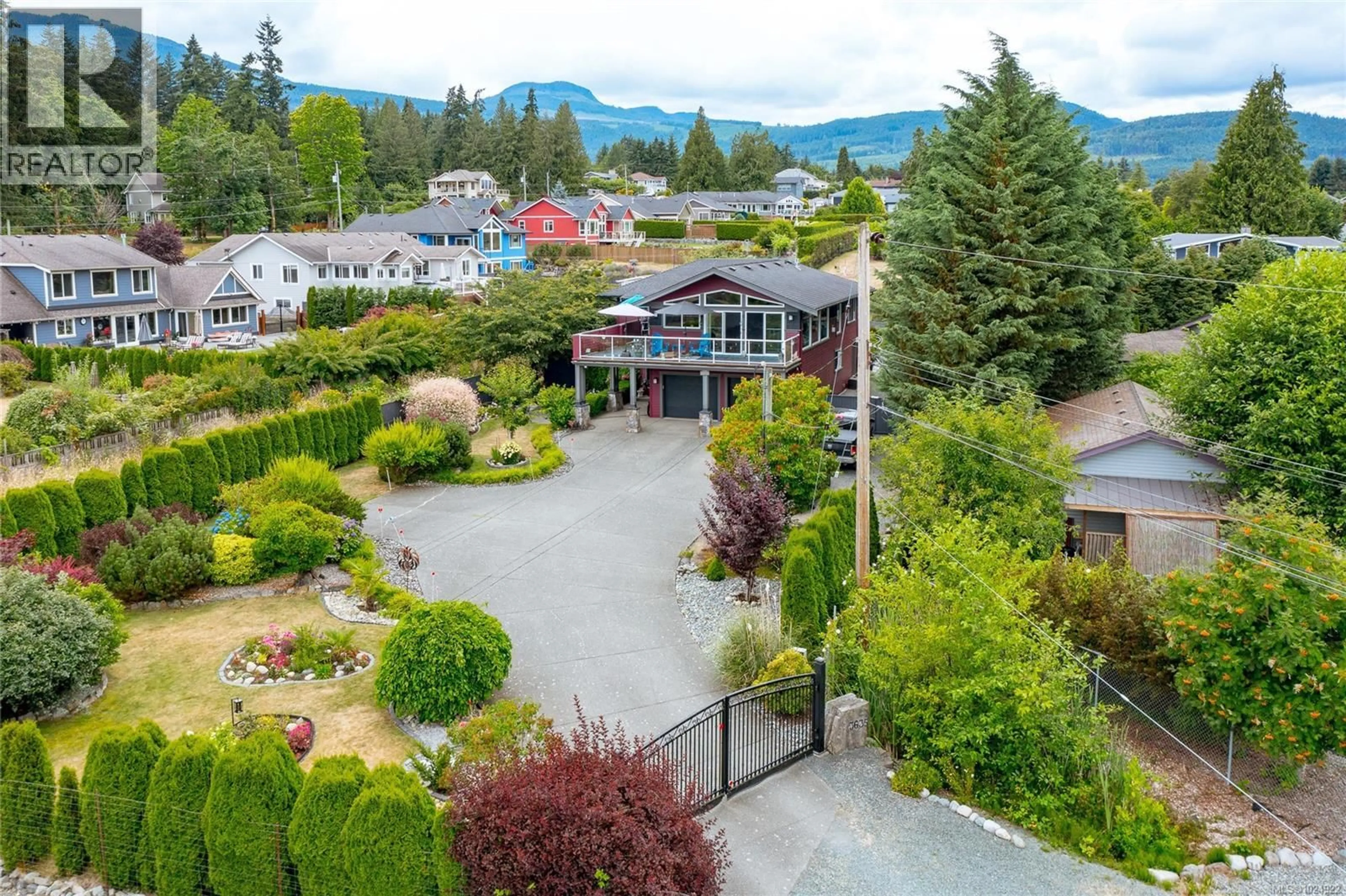 A pic from outside/outdoor area/front of a property/back of a property/a pic from drone, mountain view for 3635 SHANNON DRIVE, Ladysmith British Columbia V9G1Z9