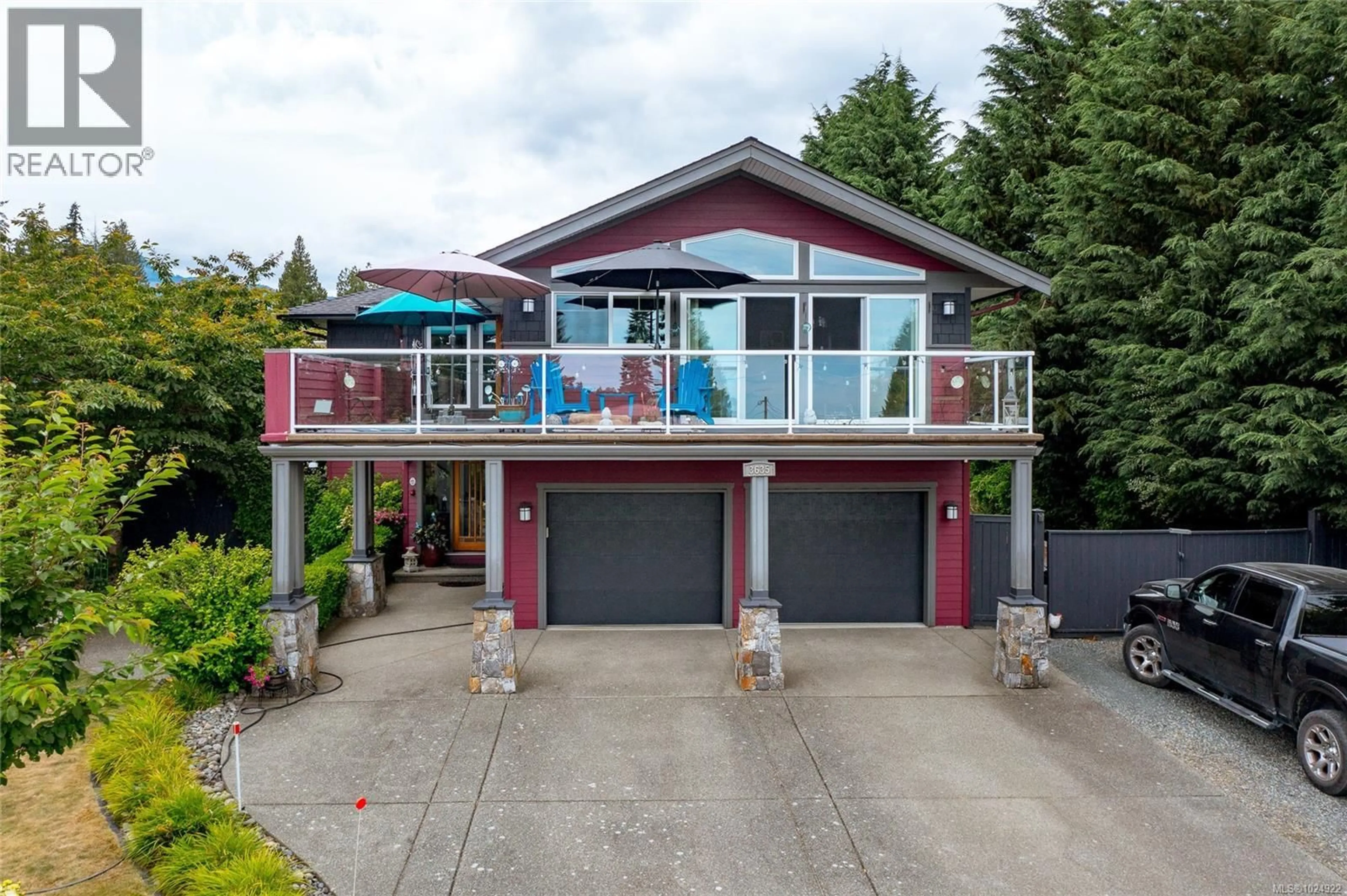 Home with vinyl exterior material, street for 3635 SHANNON DRIVE, Ladysmith British Columbia V9G1Z9