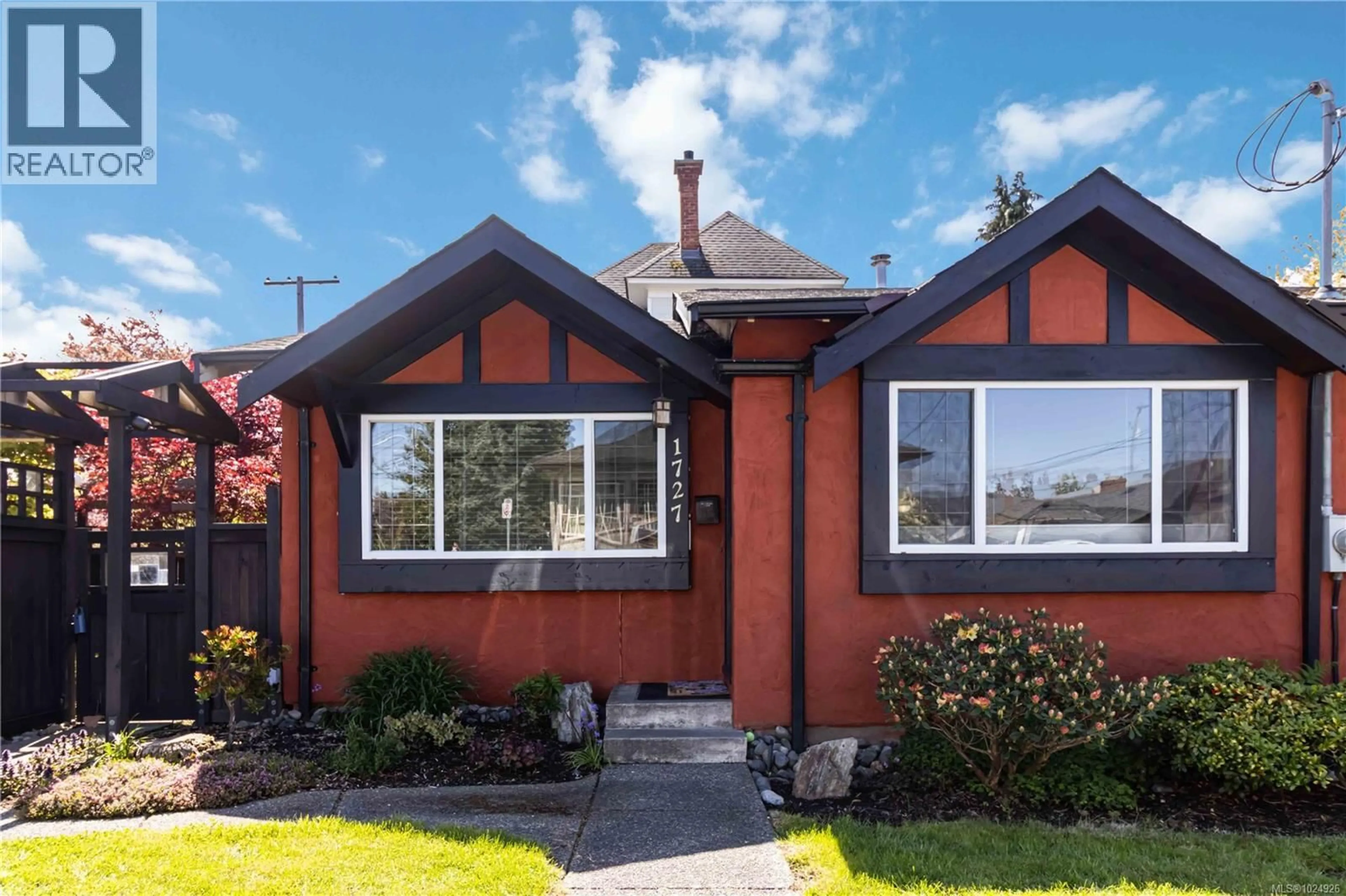 Home with vinyl exterior material, street for 1727 LILLIAN ROAD, Victoria British Columbia V8S1L1