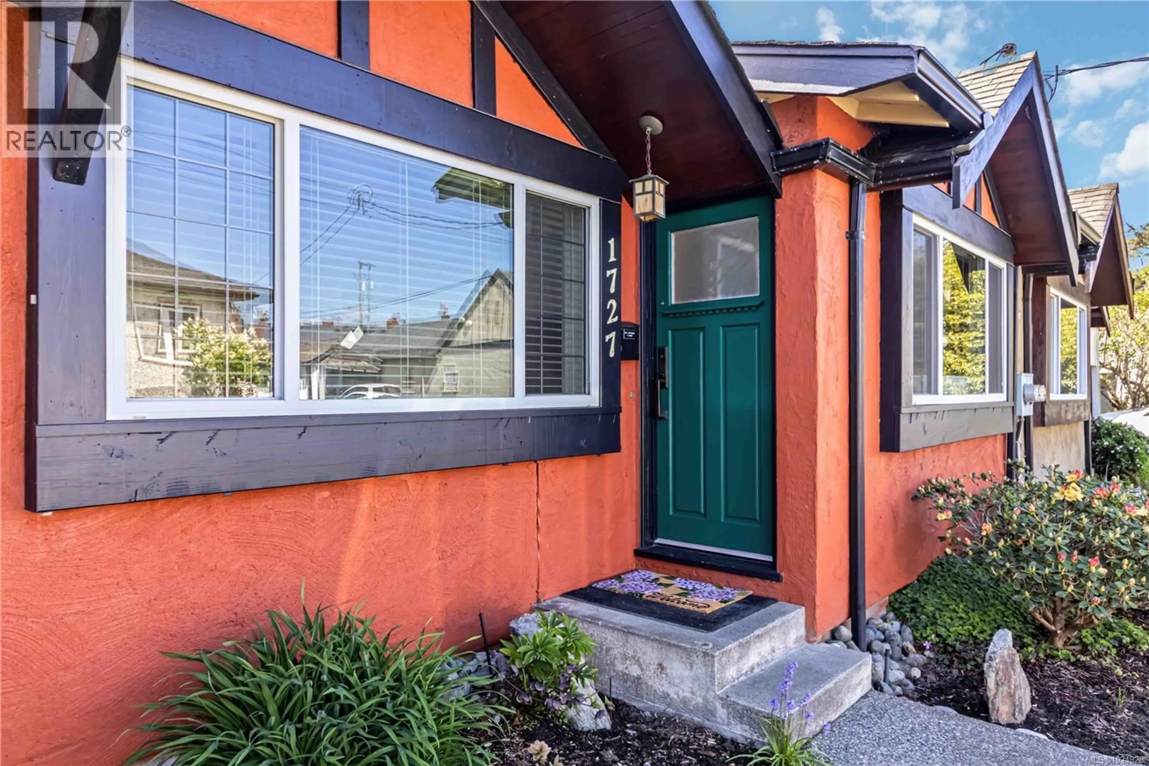 Unknown for 1727 LILLIAN ROAD, Victoria British Columbia V8S1L1