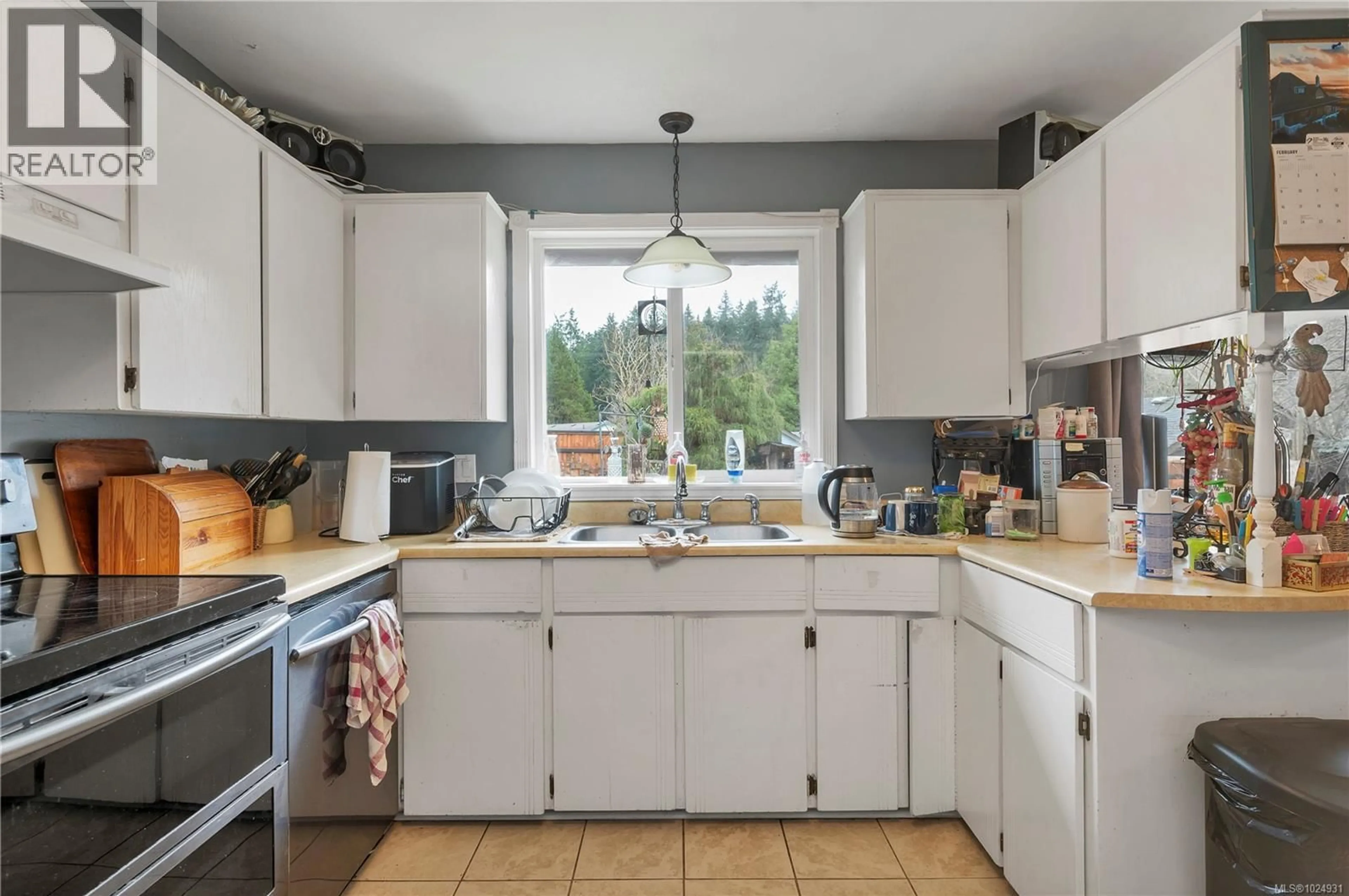 Standard kitchen, unknown for 881 CORTEZ ROAD, Campbell River British Columbia V9W6J9