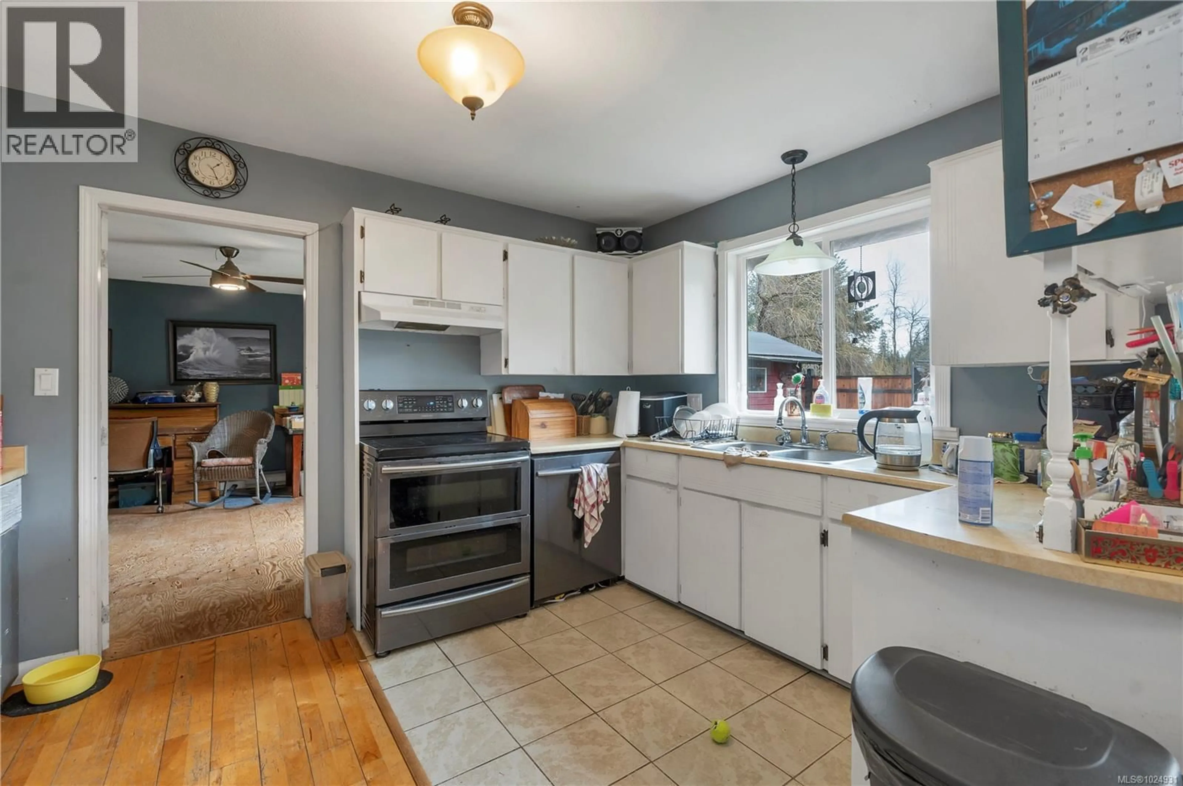 Standard kitchen, unknown for 881 CORTEZ ROAD, Campbell River British Columbia V9W6J9