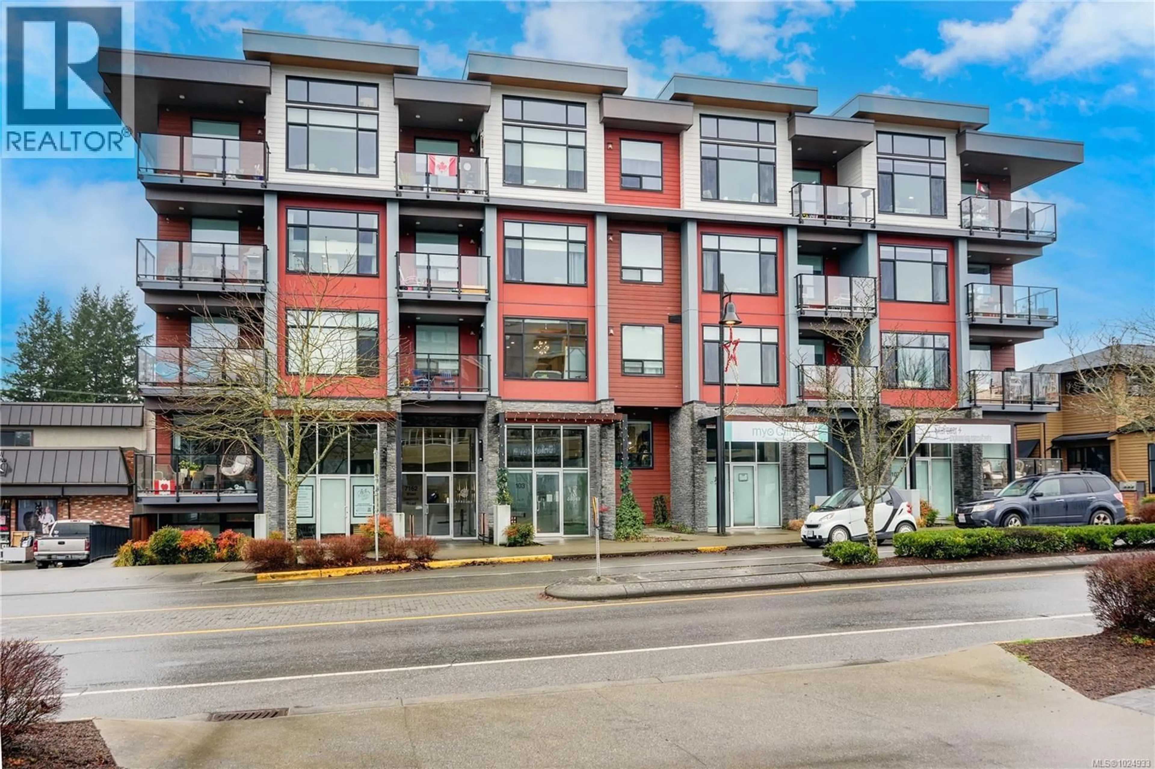 Patio, building for 308 - 7162 WEST SAANICH ROAD, Central Saanich British Columbia V8M1P6