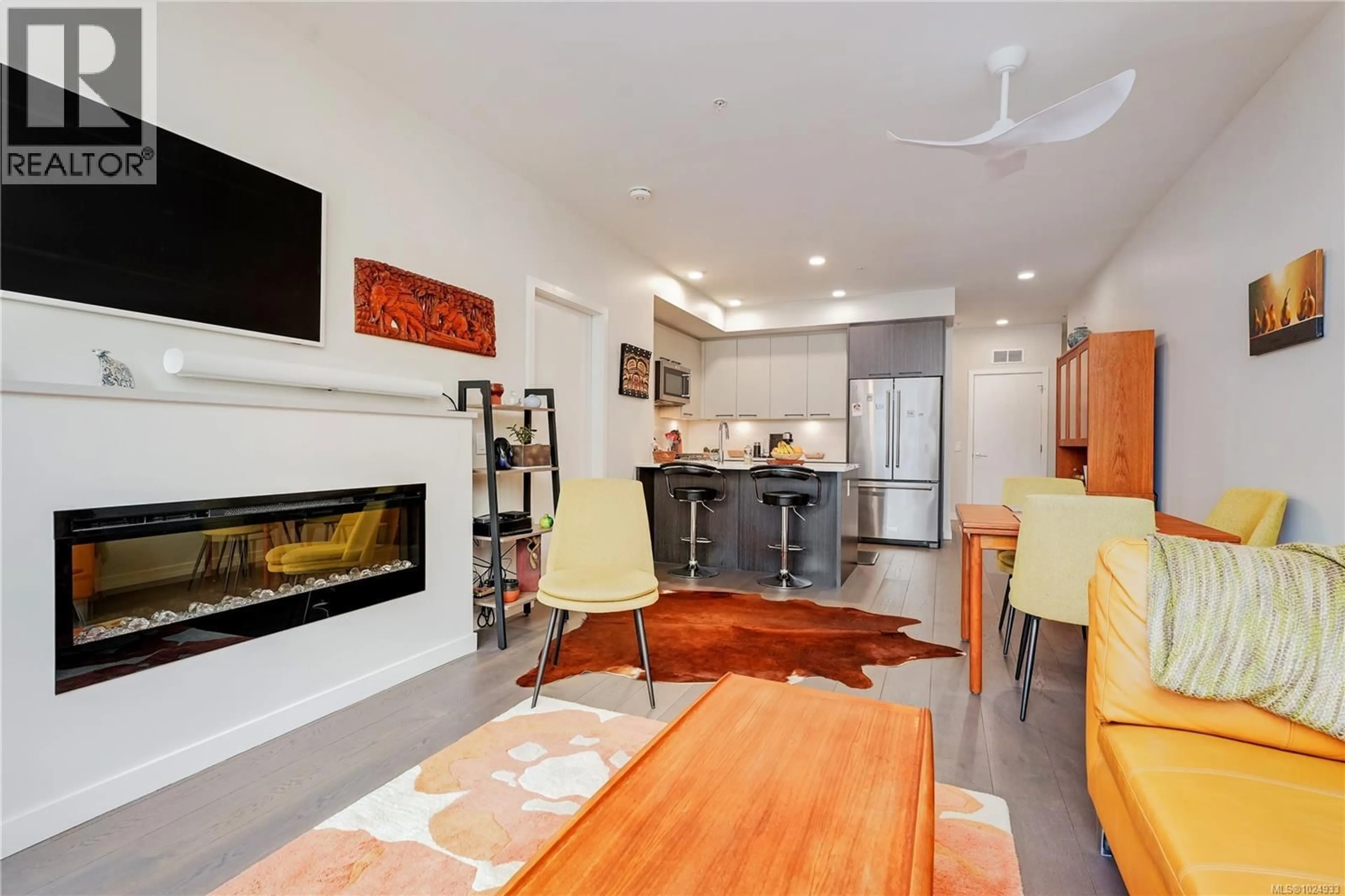 Open concept kitchen, unknown for 308 - 7162 WEST SAANICH ROAD, Central Saanich British Columbia V8M1P6