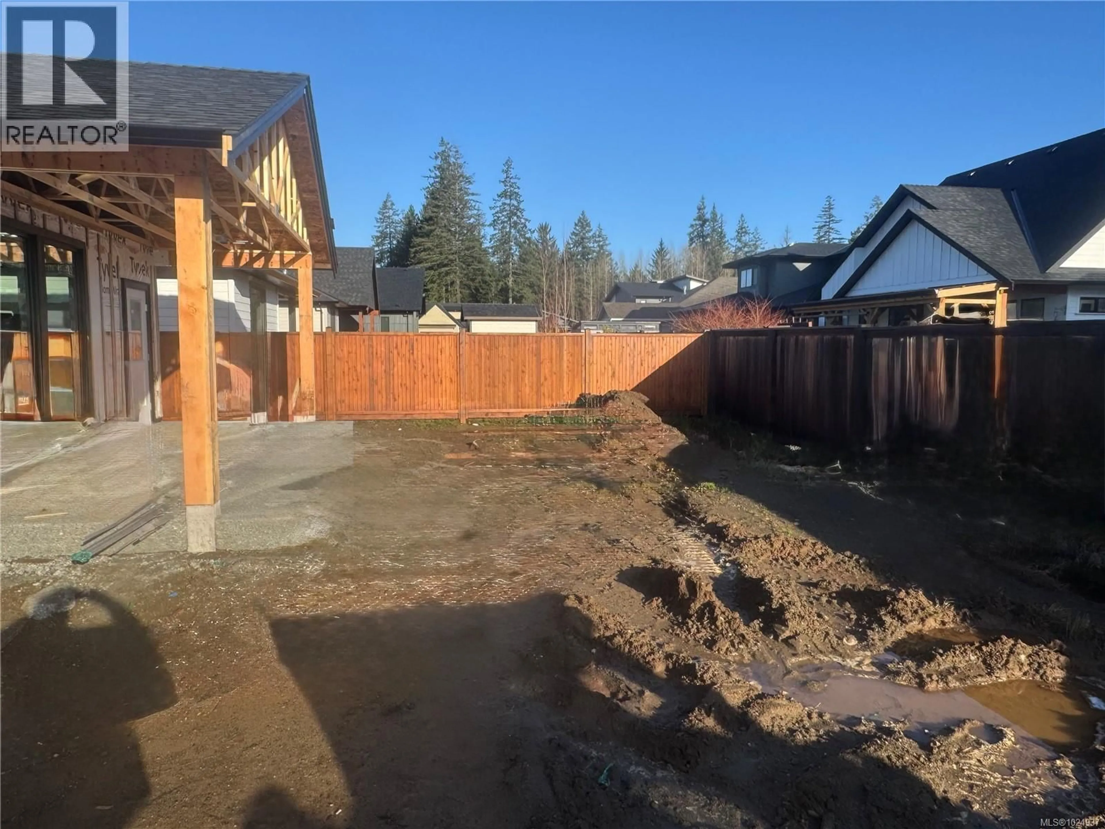 A pic from outside/outdoor area/front of a property/back of a property/a pic from drone, street for 762 SITKA STREET, Campbell River British Columbia V9H0G4