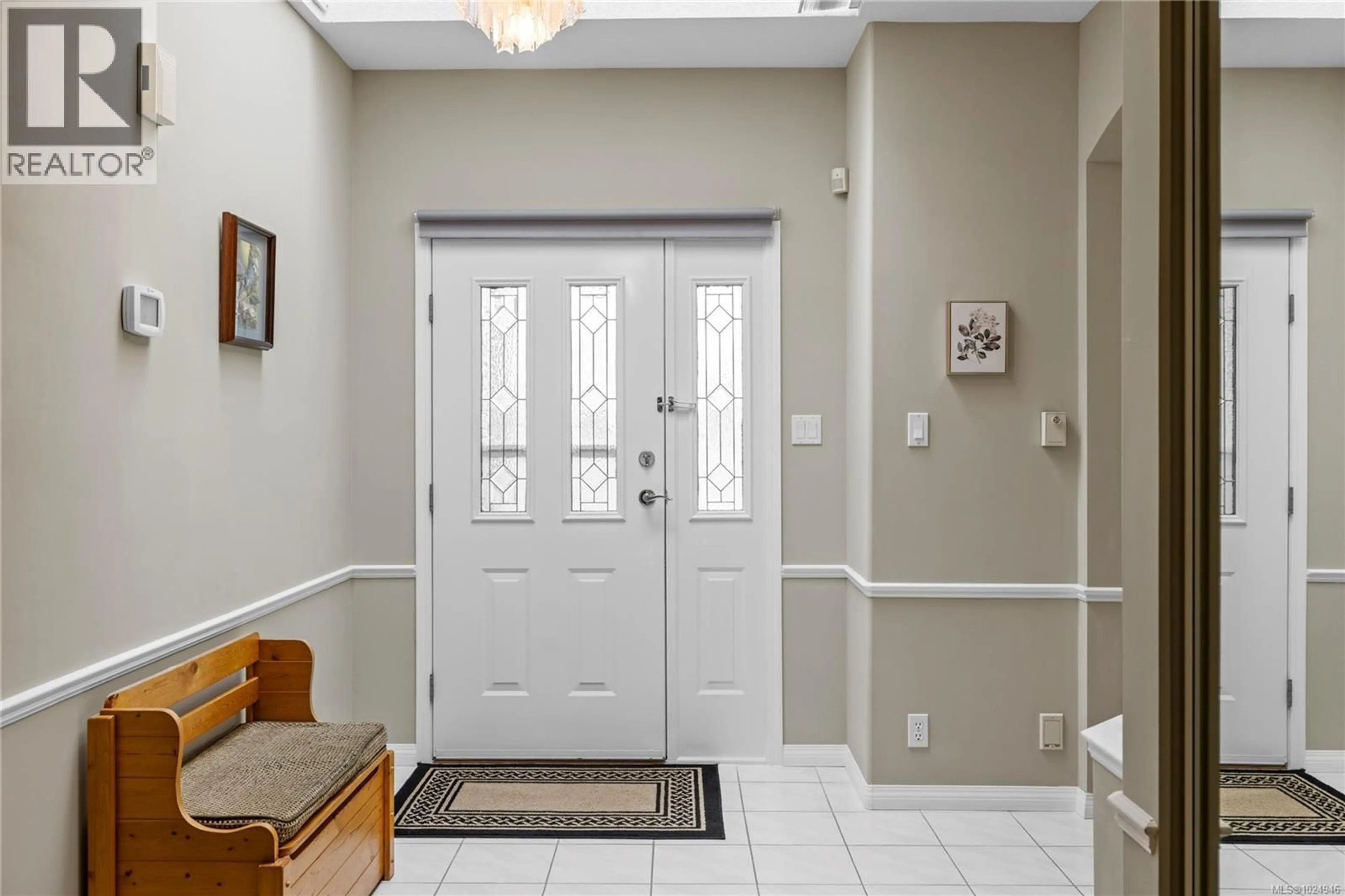 Indoor entryway for 5894 PRIMROSE DRIVE, Nanaimo British Columbia V9T6B8